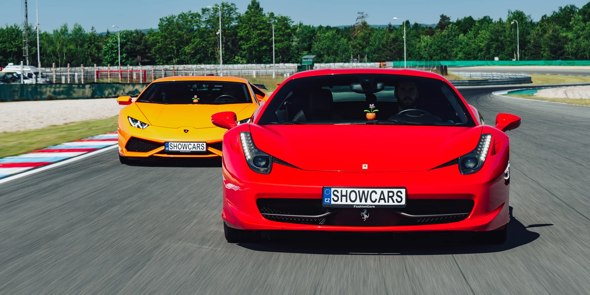 Exclusive VIP driving day: jízda na velkém závodním okruhu v Mostě v Lamborghini, Ferrari, McLarenu nebo Porsche
