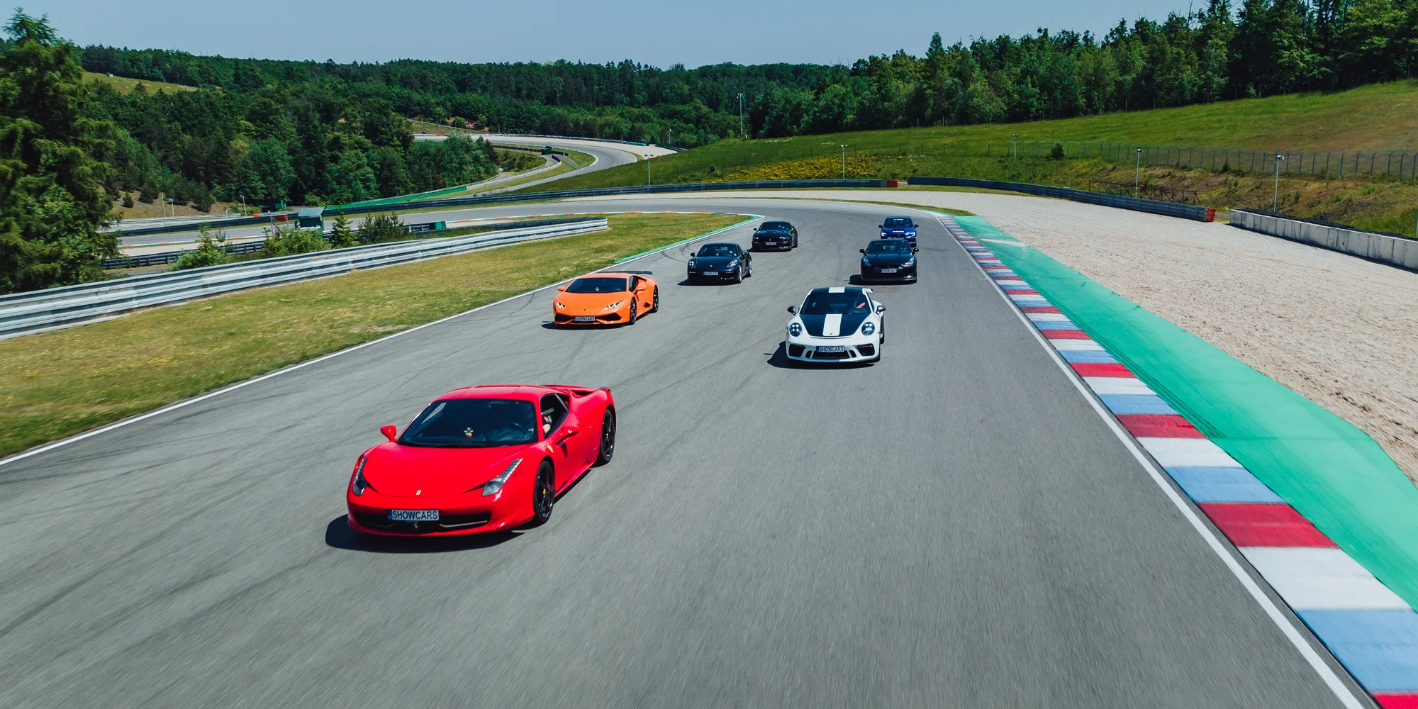 Exclusive VIP driving day: jízda na velkém závodním okruhu v Mostě v Lamborghini, Ferrari, McLarenu nebo Porsche