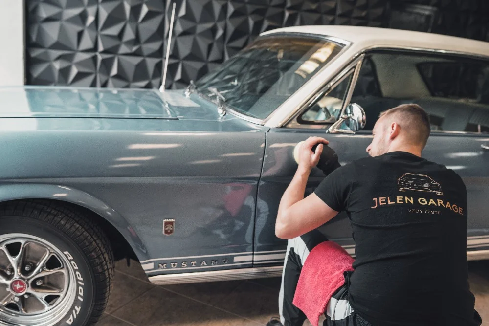 Důkladná péče o vaše auto: čištění interiéru i exteriéru, leštění v jednom či dvou krocích nebo keramická ochrana