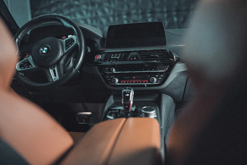 Důkladná péče o vaše auto: čištění interiéru i exteriéru, leštění v jednom či dvou krocích nebo keramická ochrana