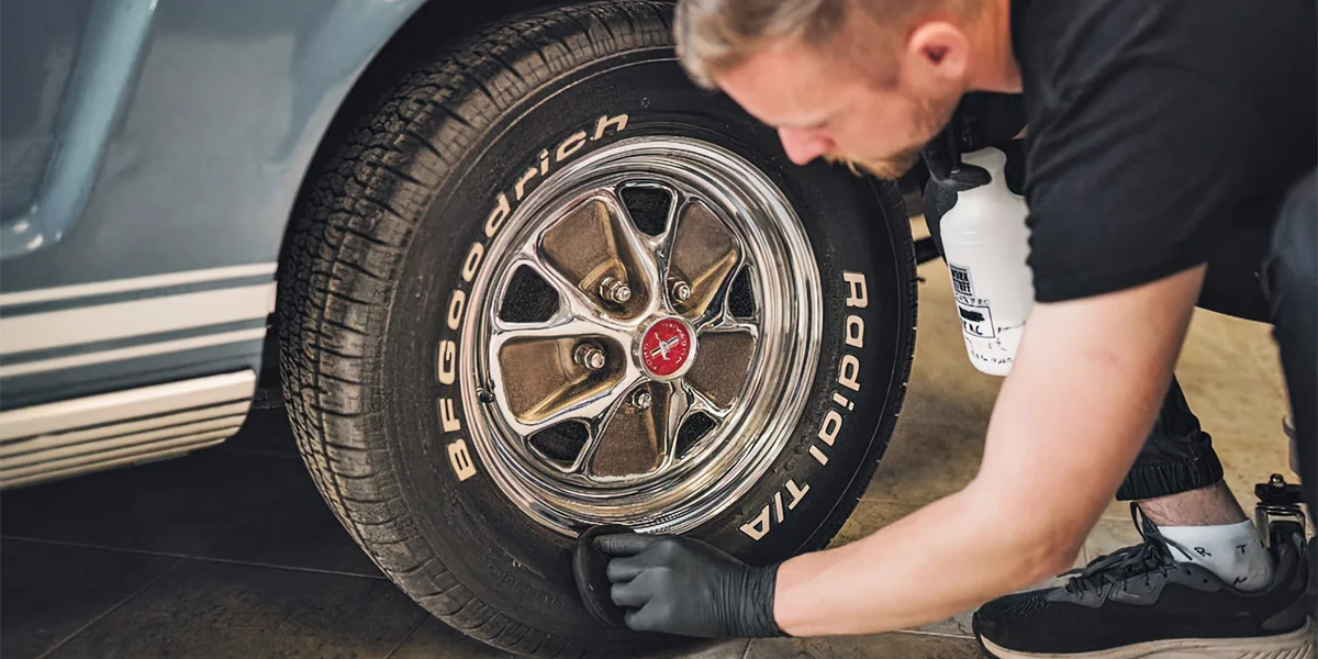 Důkladná péče o vaše auto: čištění interiéru i exteriéru, leštění v jednom či dvou krocích nebo keramická ochrana