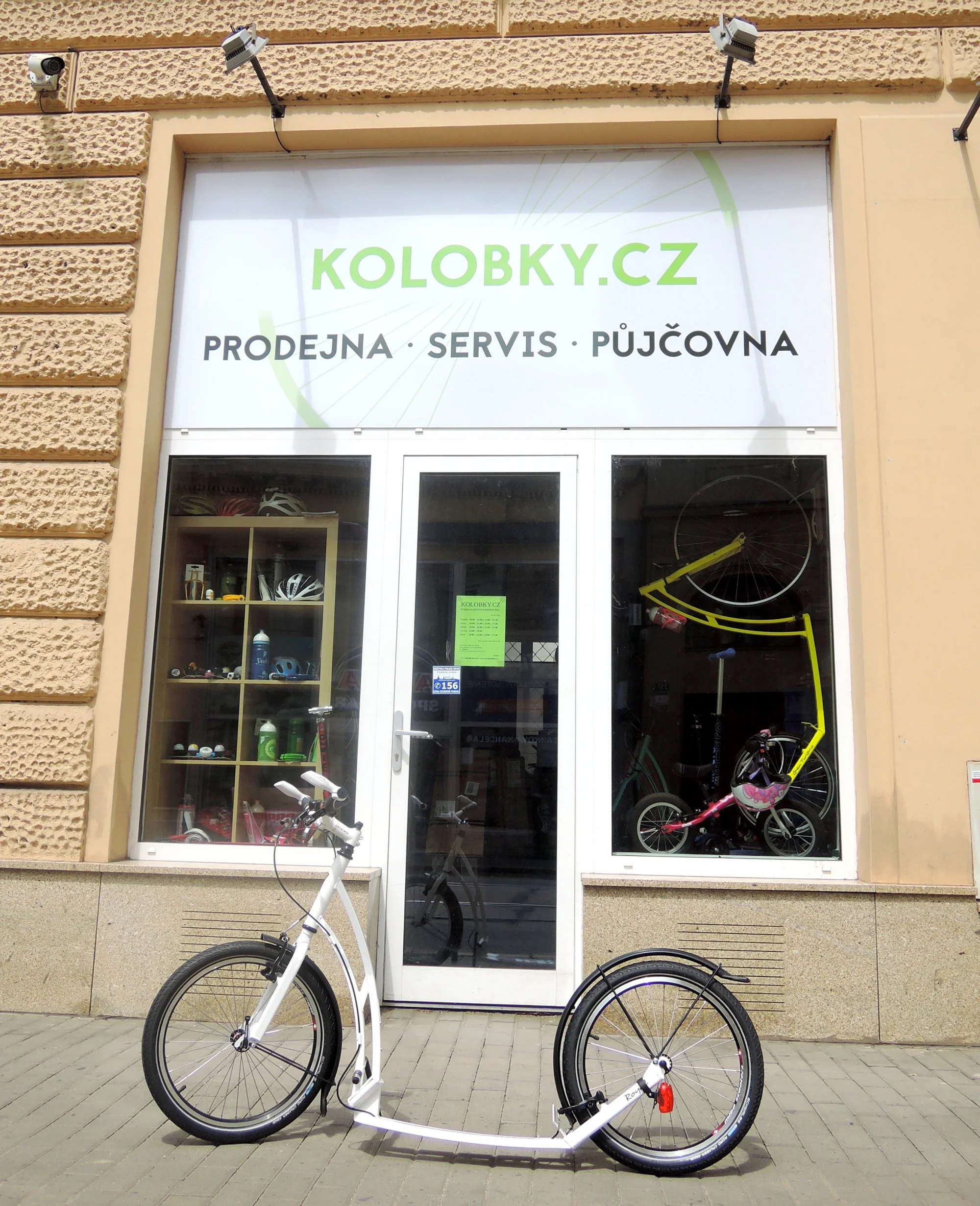 Zapůjčení klasické či elektrické koloběžky na den, víkend i týden v Brně