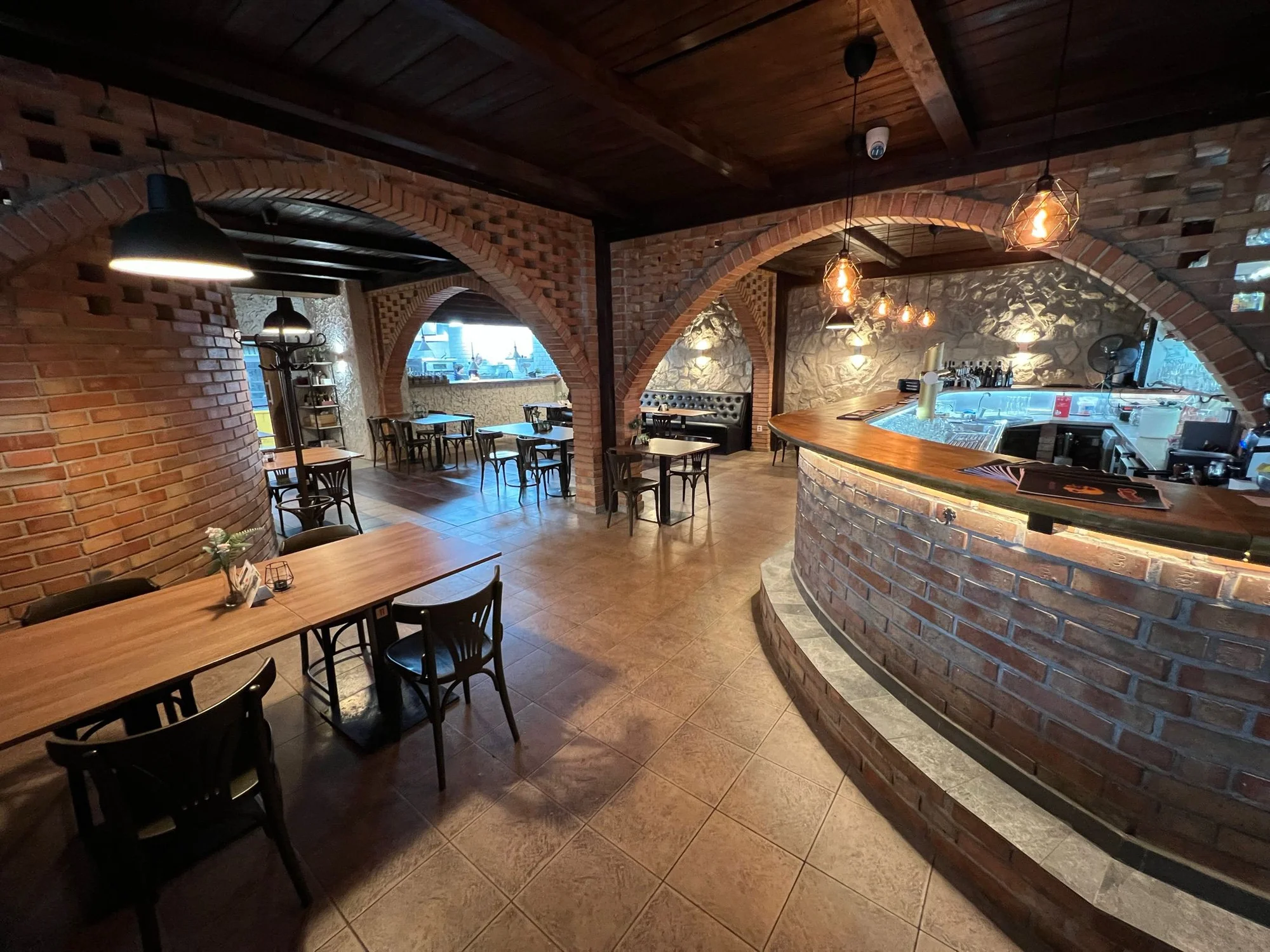 Otevřené vouchery do Daniel's Pub & Burger: 250 až 1000 Kč na burgery, pizzu, tortily i nápoje