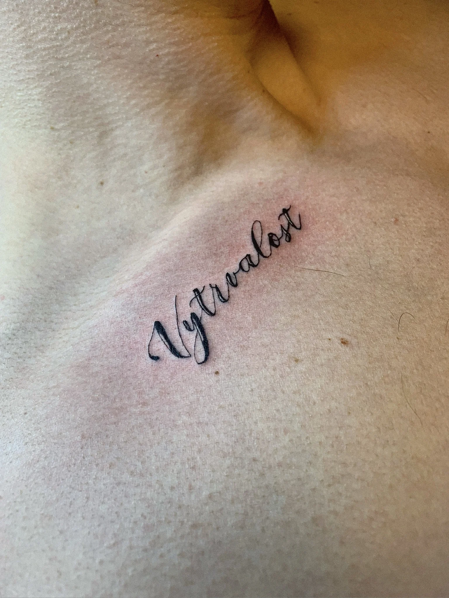 Nové tetování dle vlastního motivu o rozměru až 5 x 5 cm pro jednotlivce i dvojice