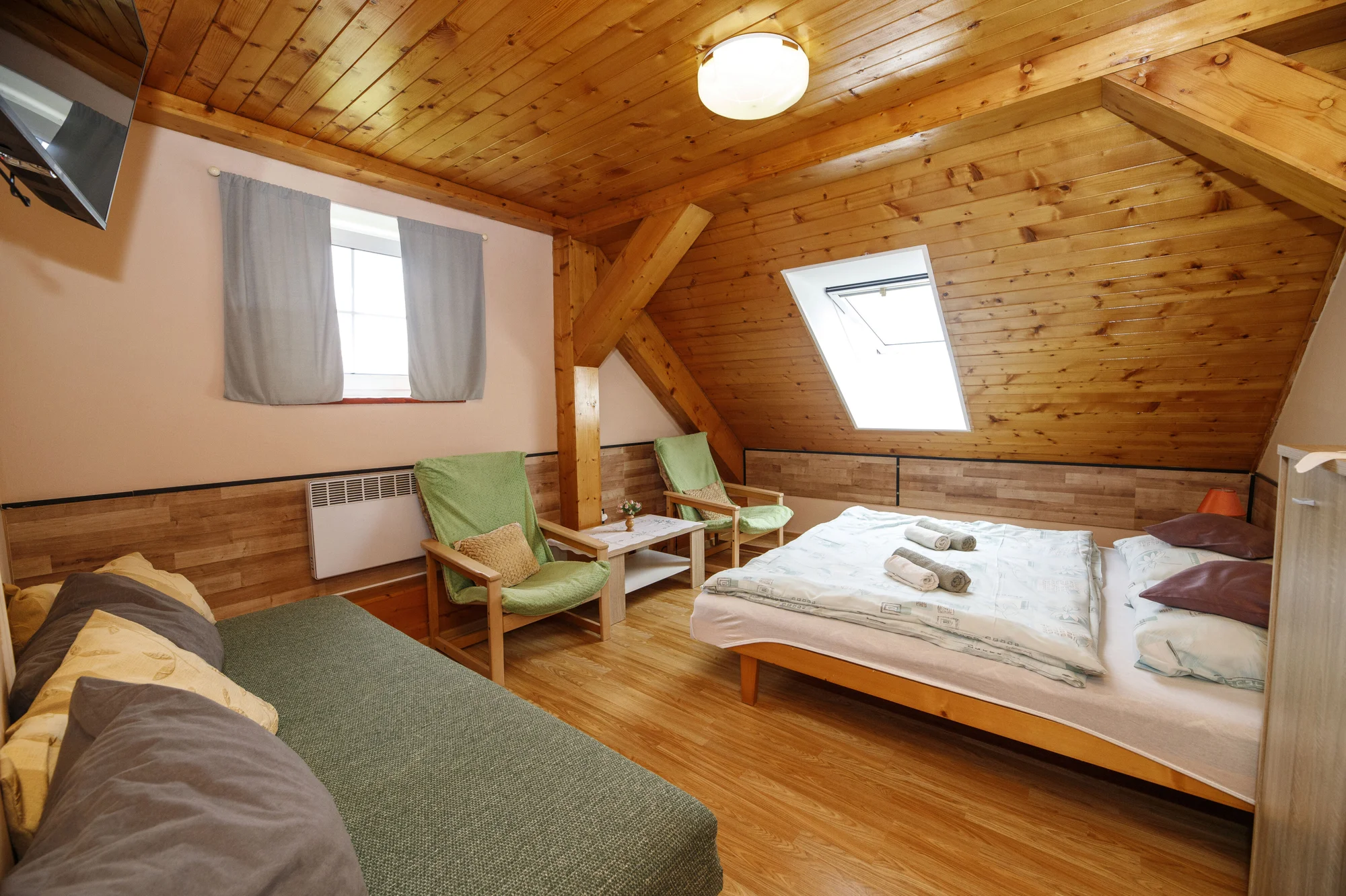 Pohoda přímo u Lipna: pokoj či apartmán v penzionu, snídaně nebo polopenze
