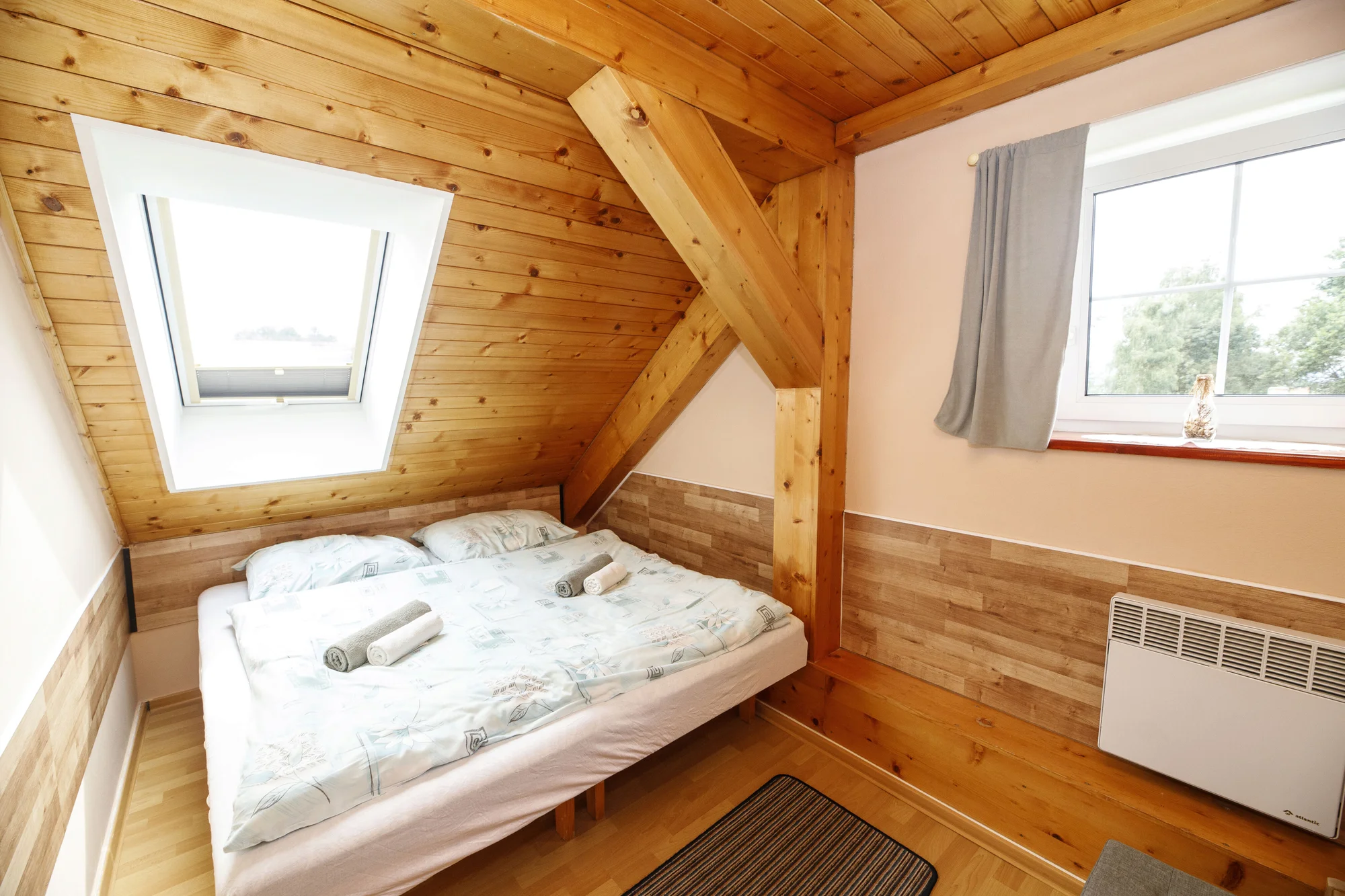Pohoda přímo u Lipna: pokoj či apartmán v penzionu, snídaně nebo polopenze