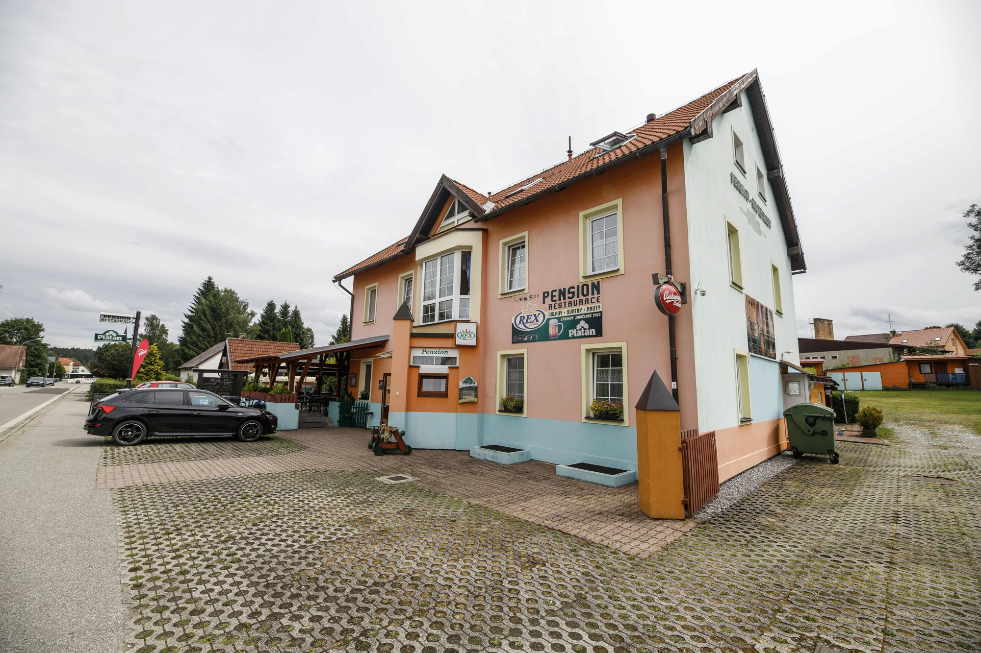 Pohoda přímo u Lipna: pokoj či apartmán v penzionu, snídaně nebo polopenze