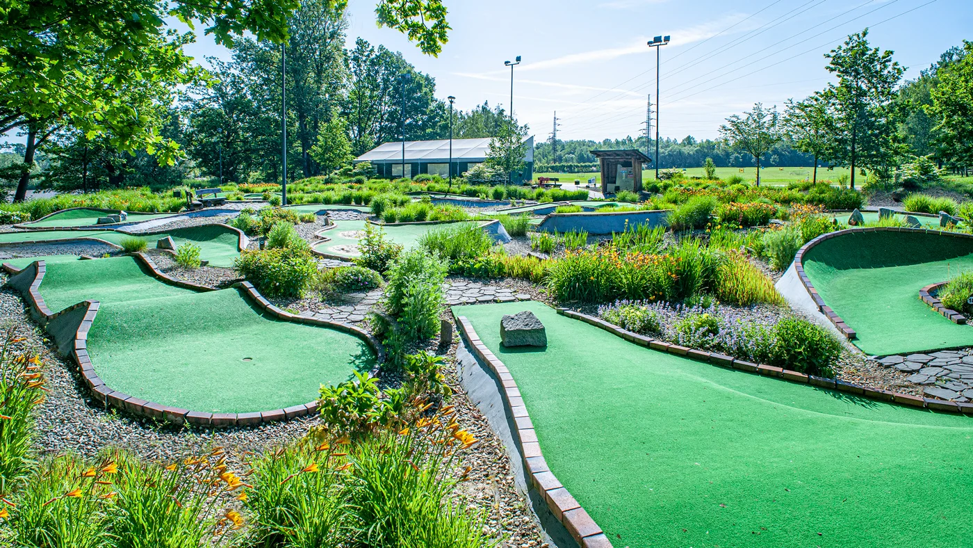 Adventure golf: spousta zábavy na čerstvém vzduchu pro dospělé, děti i celé rodiny