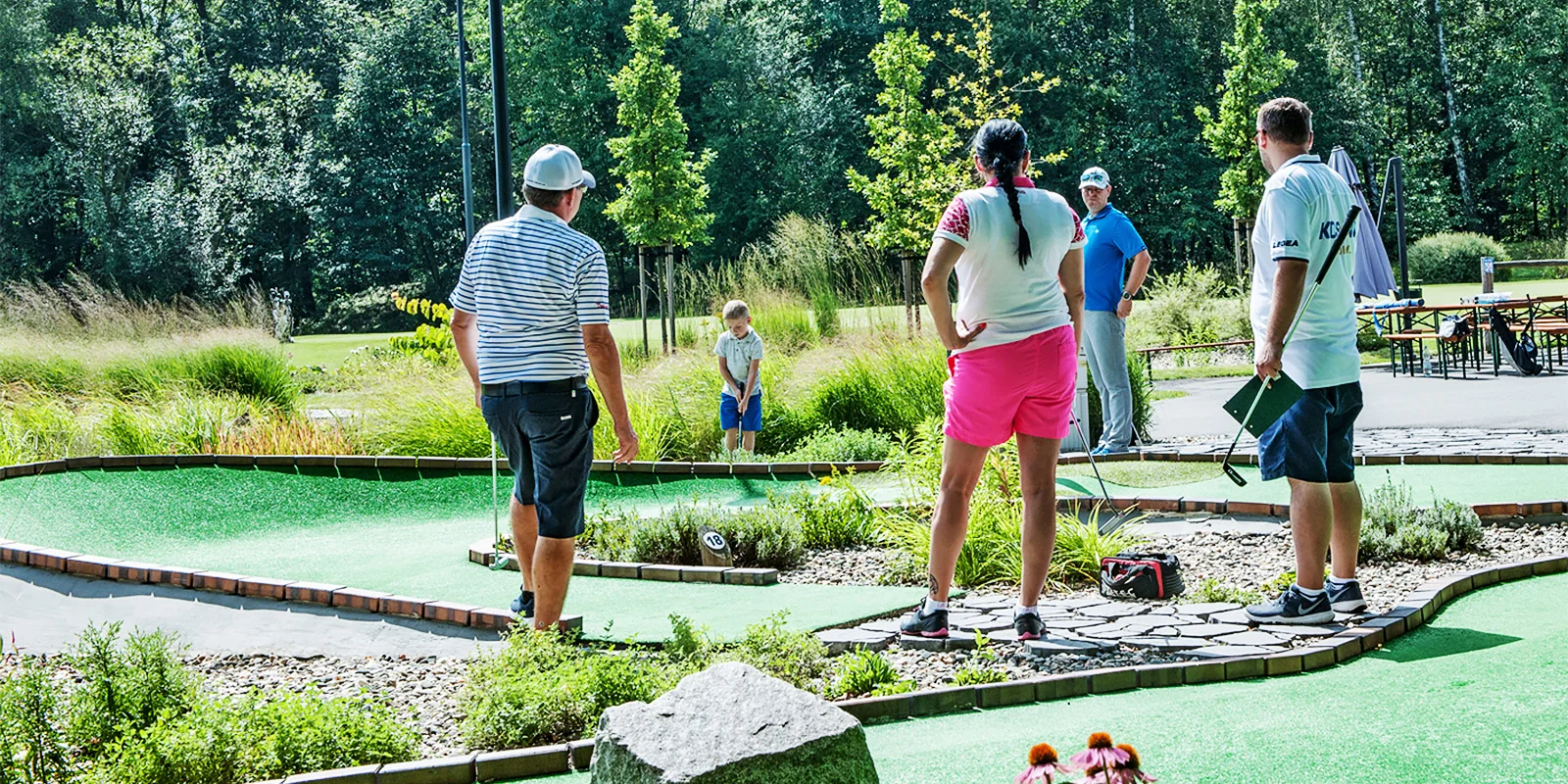Adventure golf: spousta zábavy na čerstvém vzduchu pro dospělé, děti i celé rodiny