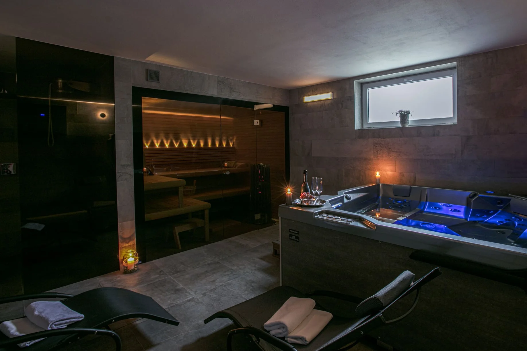 Ubytování v penzionu na statku: snídaně i vstup do wellness, možnost projížďky na koni