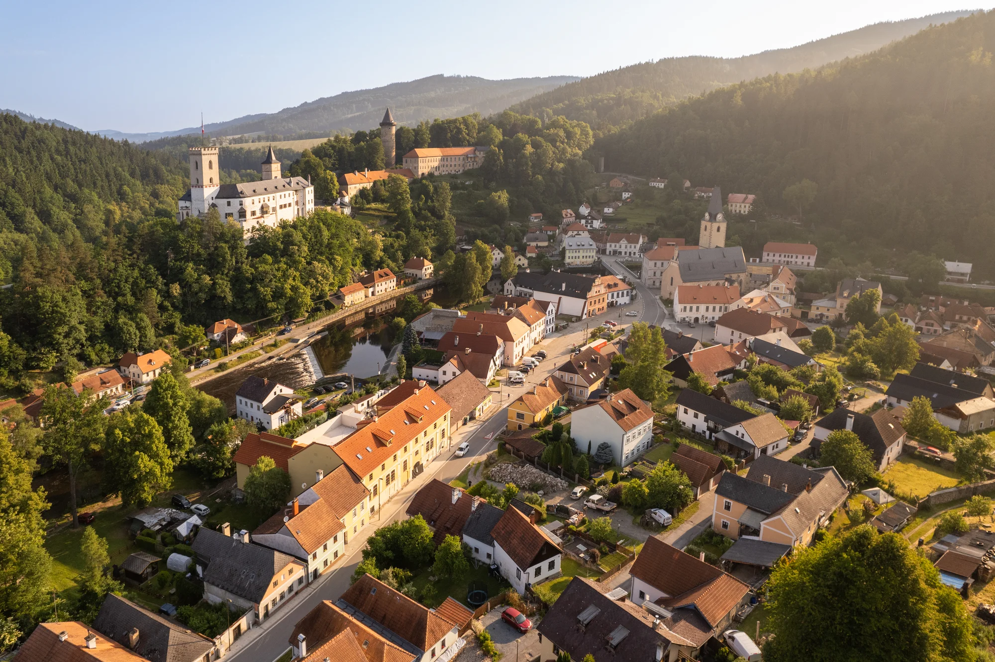 Prohlídka pivovaru Rožmberk, varianty i s ochutnávkou piva a chipsy nebo gulášem