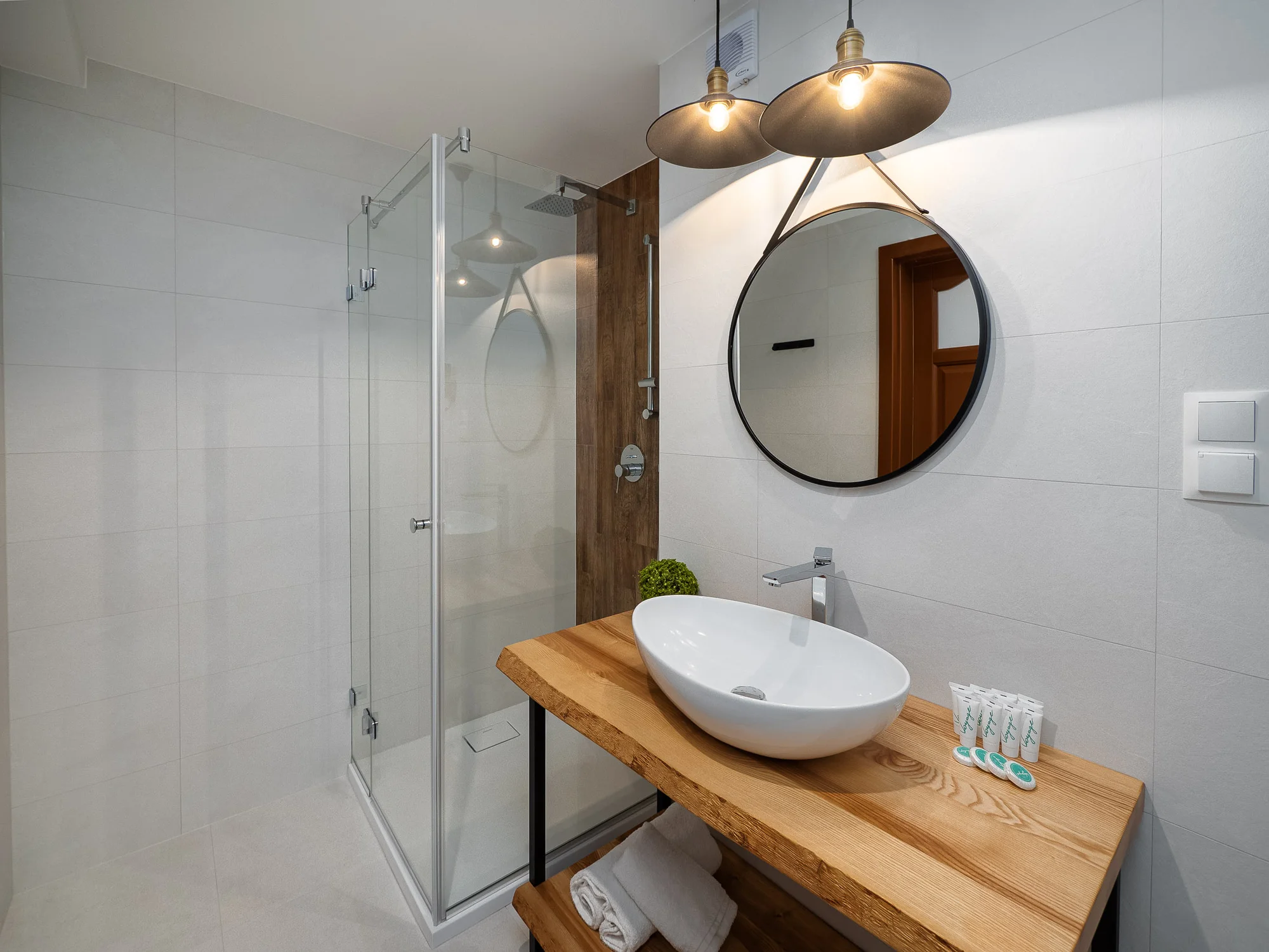 Lesní apartmány blízko aquaparku Terma Bania: privátní wellness, snídaně a slevy na zábavu