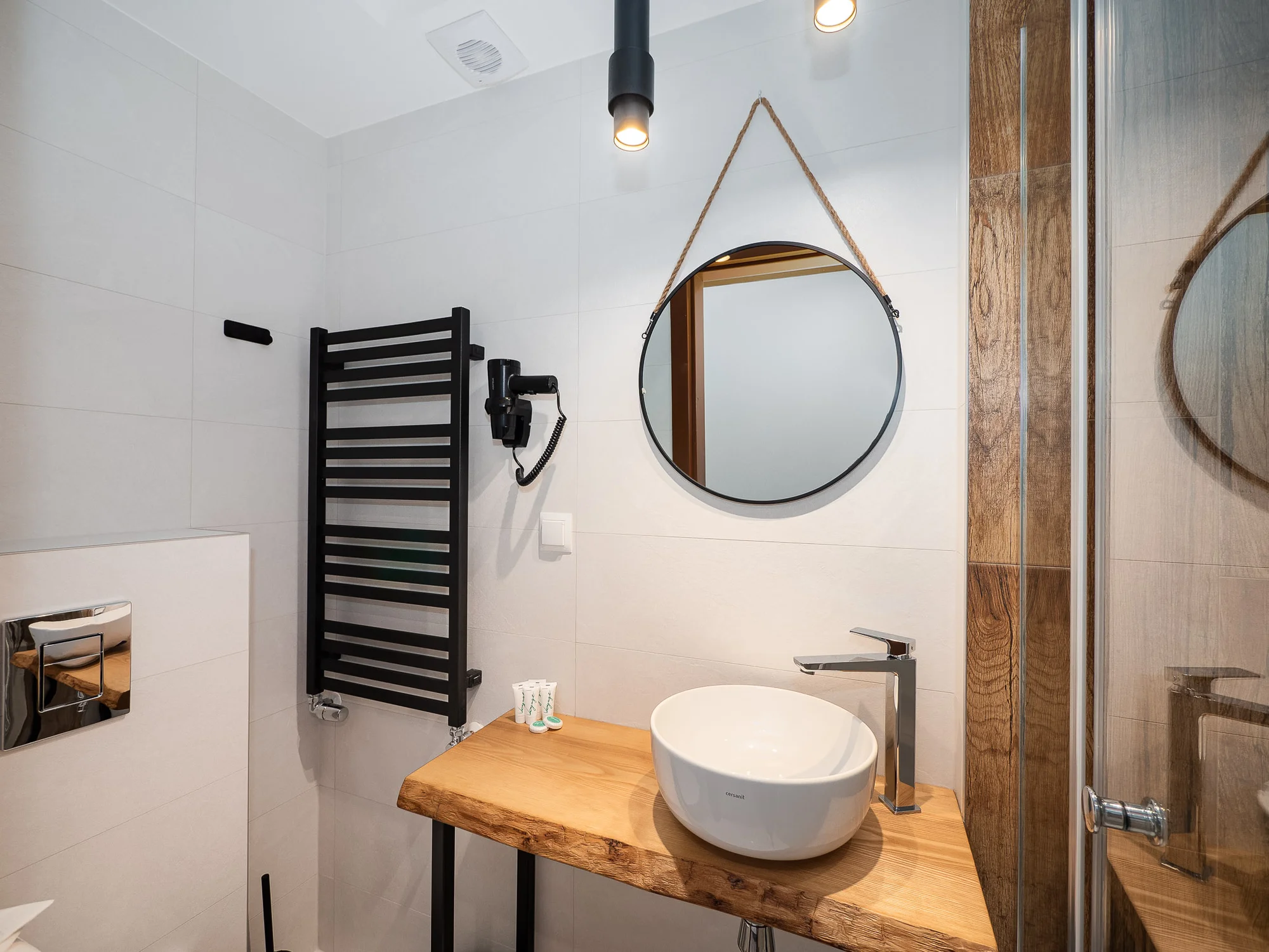 Lesní apartmány blízko aquaparku Terma Bania: privátní wellness, snídaně a slevy na zábavu