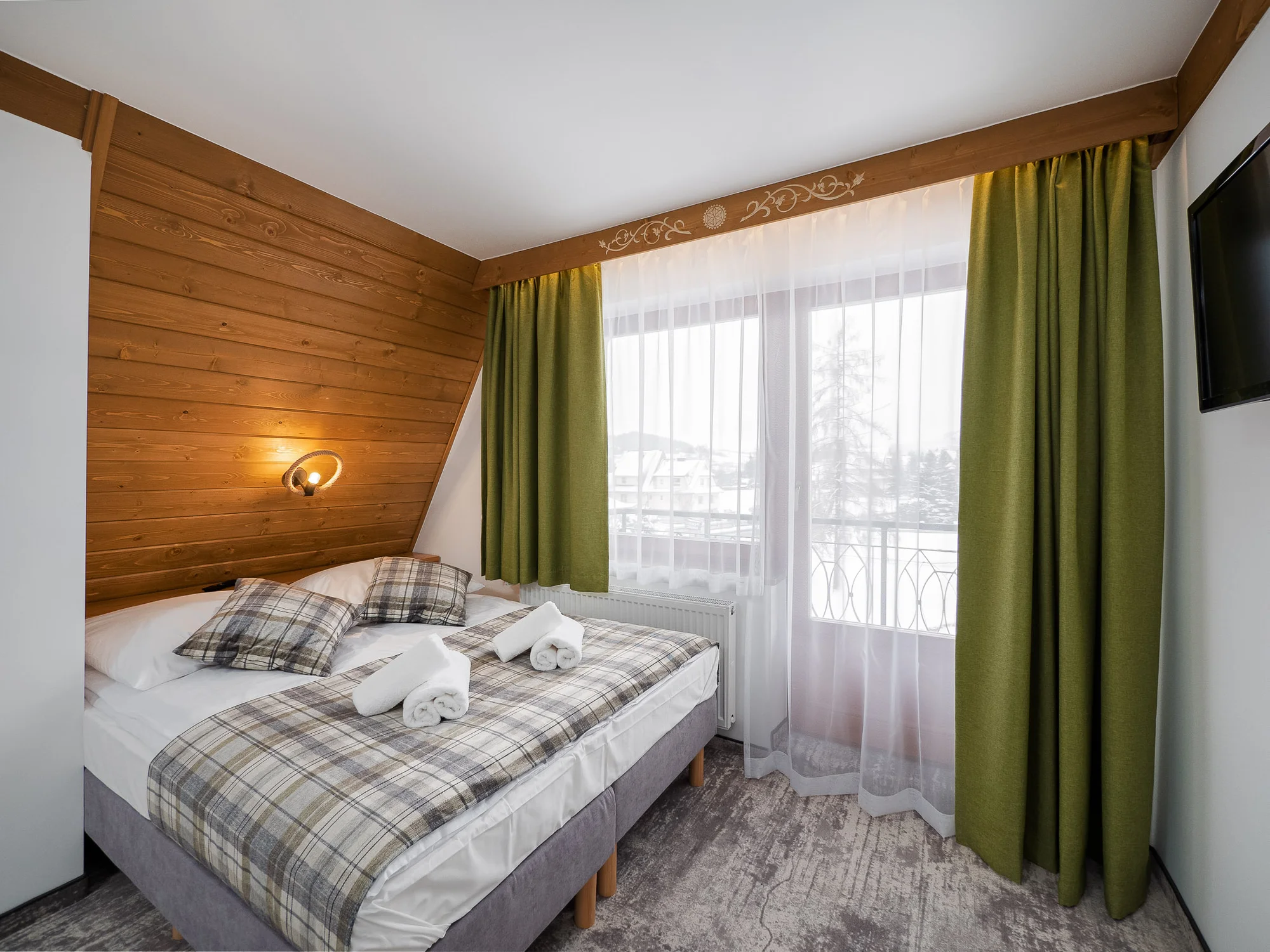 Lesní apartmány blízko aquaparku Terma Bania: privátní wellness, snídaně a slevy na zábavu