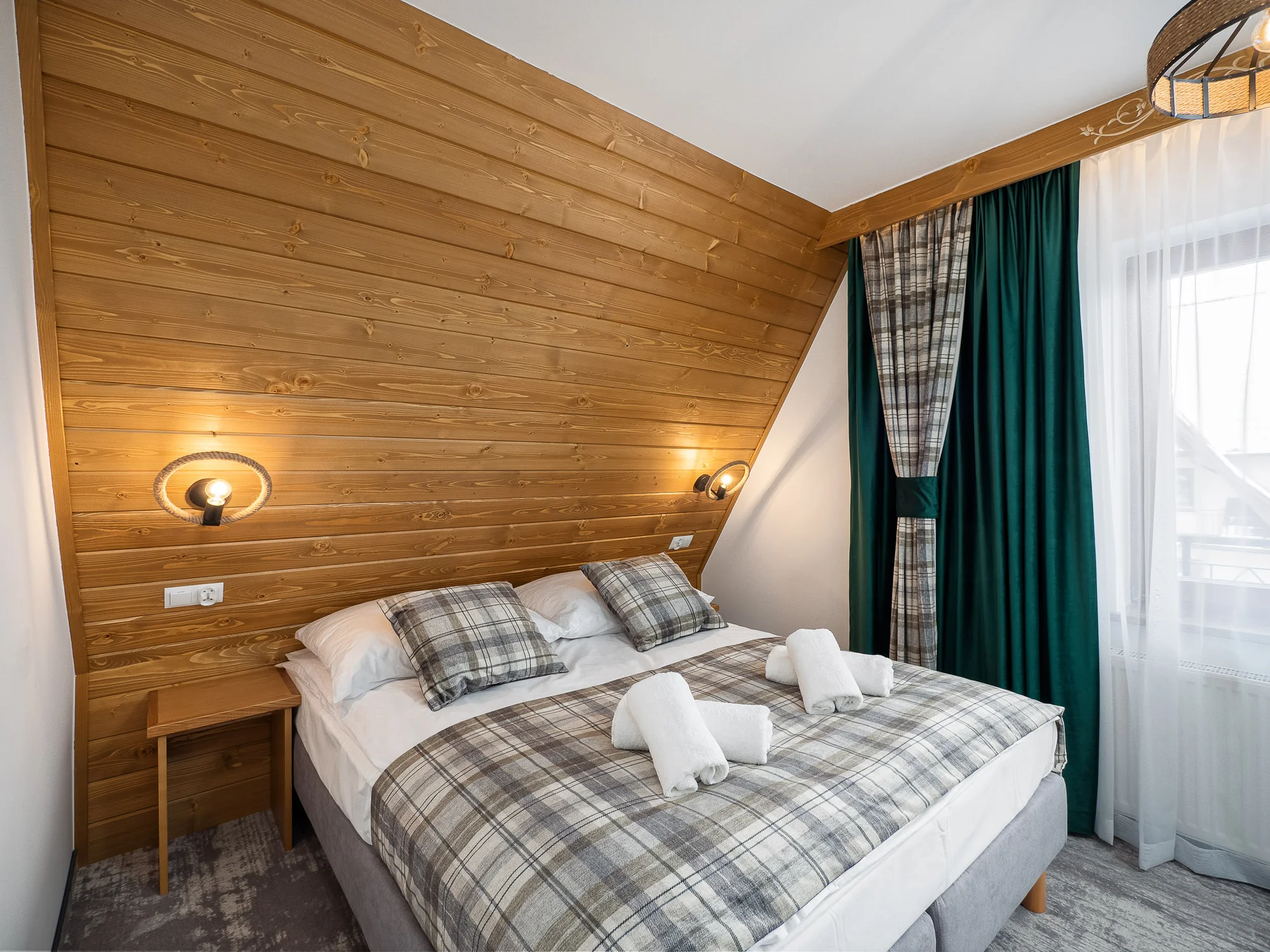Lesní apartmány blízko aquaparku Terma Bania: privátní wellness, snídaně a slevy na zábavu