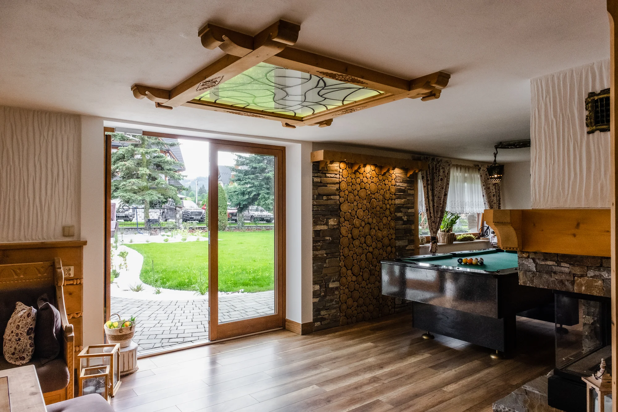 Lesní apartmány blízko aquaparku Terma Bania: privátní wellness, snídaně a slevy na zábavu