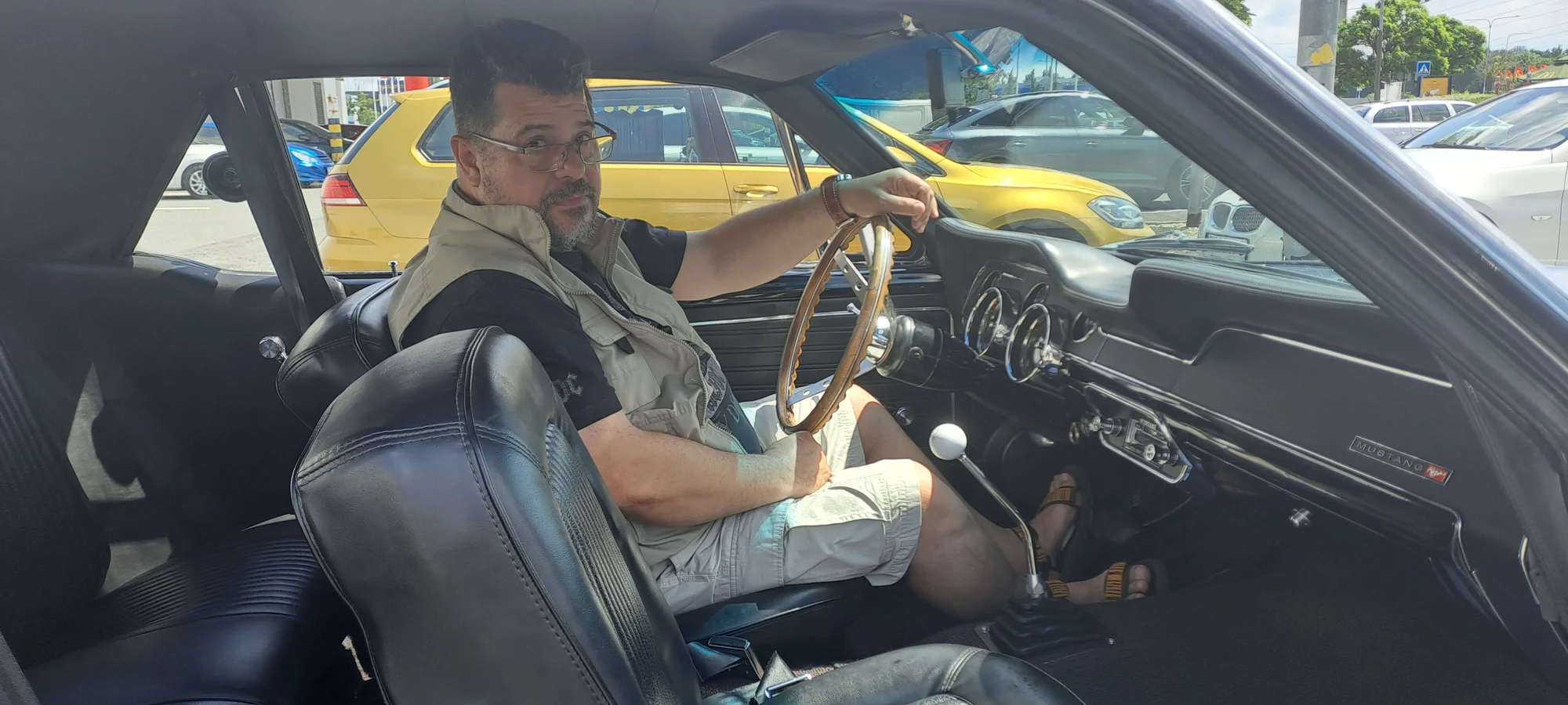 Jízda zpátky časem: spolujízda či půjčení Mustangu z roku 1967, V8, výfuky Magnaflow