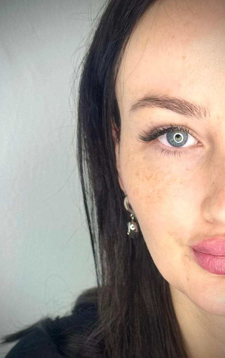 Úprava a barvení obočí, lash lifting i prodloužení řas metodou 2D