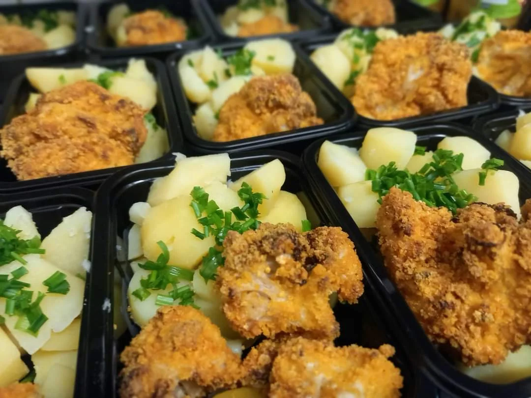 Krabičková fit dieta pro redukci váhy: na týden nebo měsíc, pro muže i ženy, 5 jídel denně