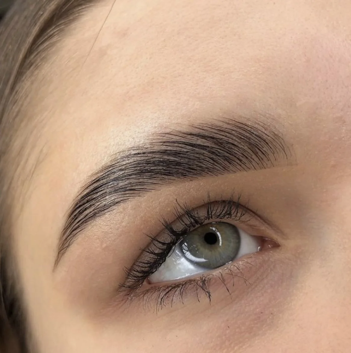 Laminace obočí i permanentní make-up obočí, linek a rtů