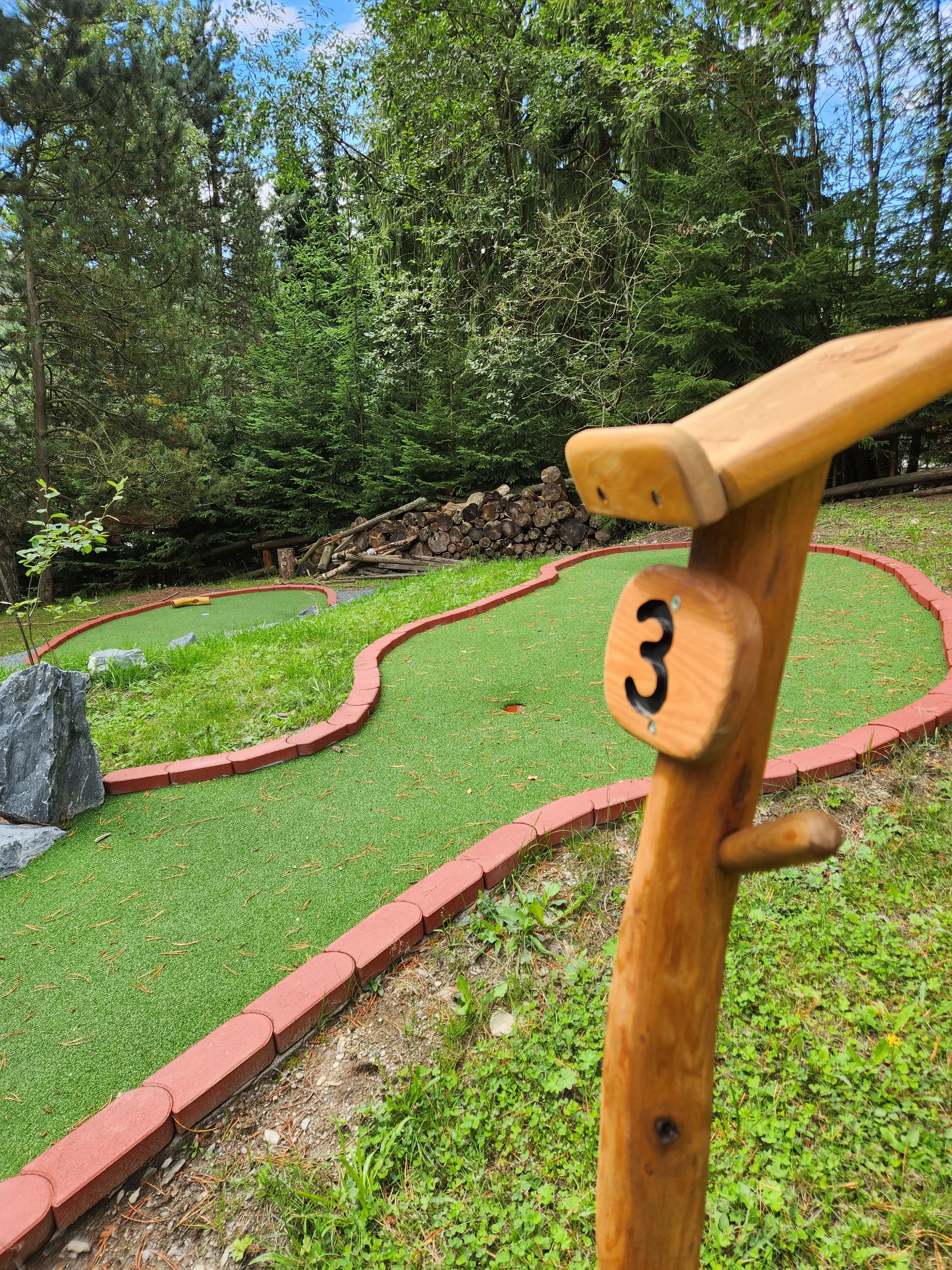 Vstup na 18jamkový adventure minigolf pro děti, dospělé i celou rodinu