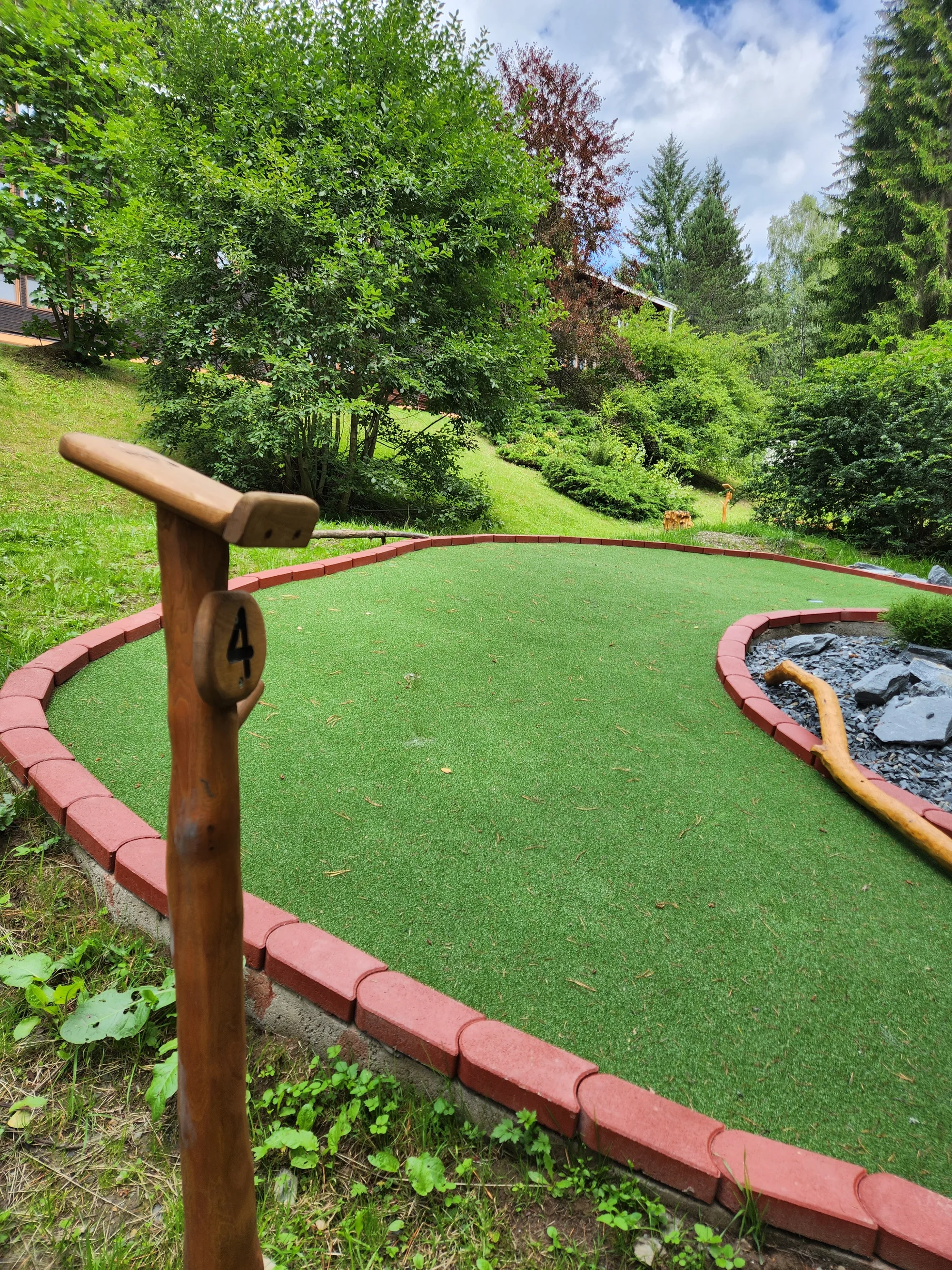 Vstup na 18jamkový adventure minigolf pro děti, dospělé i celou rodinu