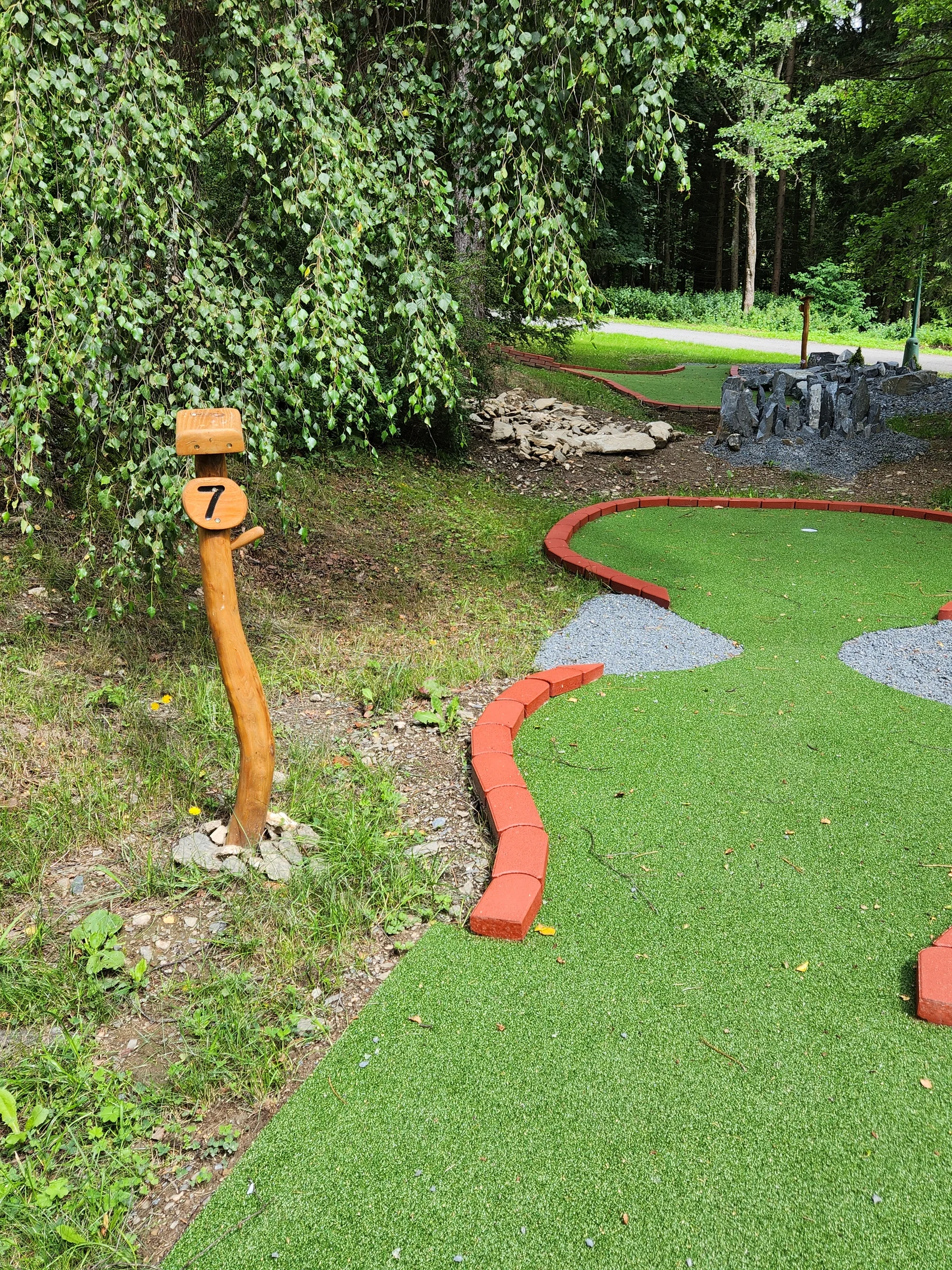 Vstup na 18jamkový adventure minigolf pro děti, dospělé i celou rodinu