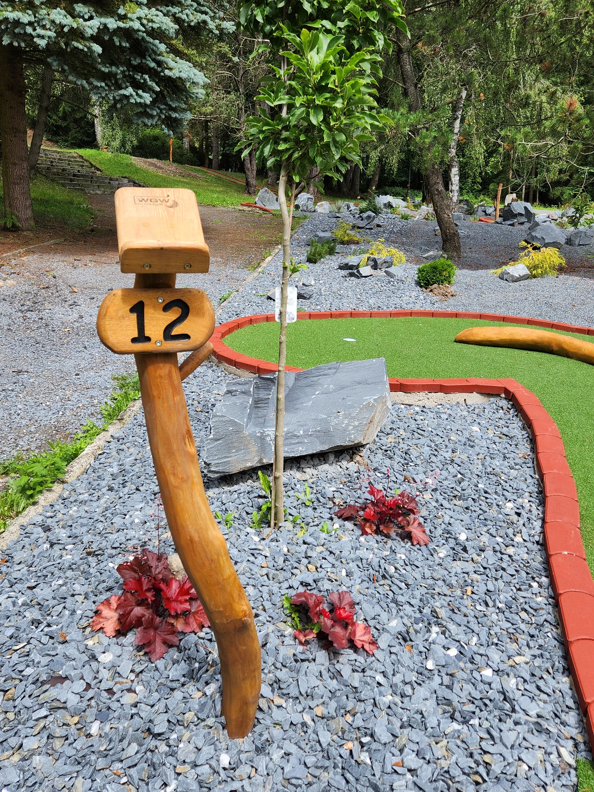 Vstup na 18jamkový adventure minigolf pro děti, dospělé i celou rodinu