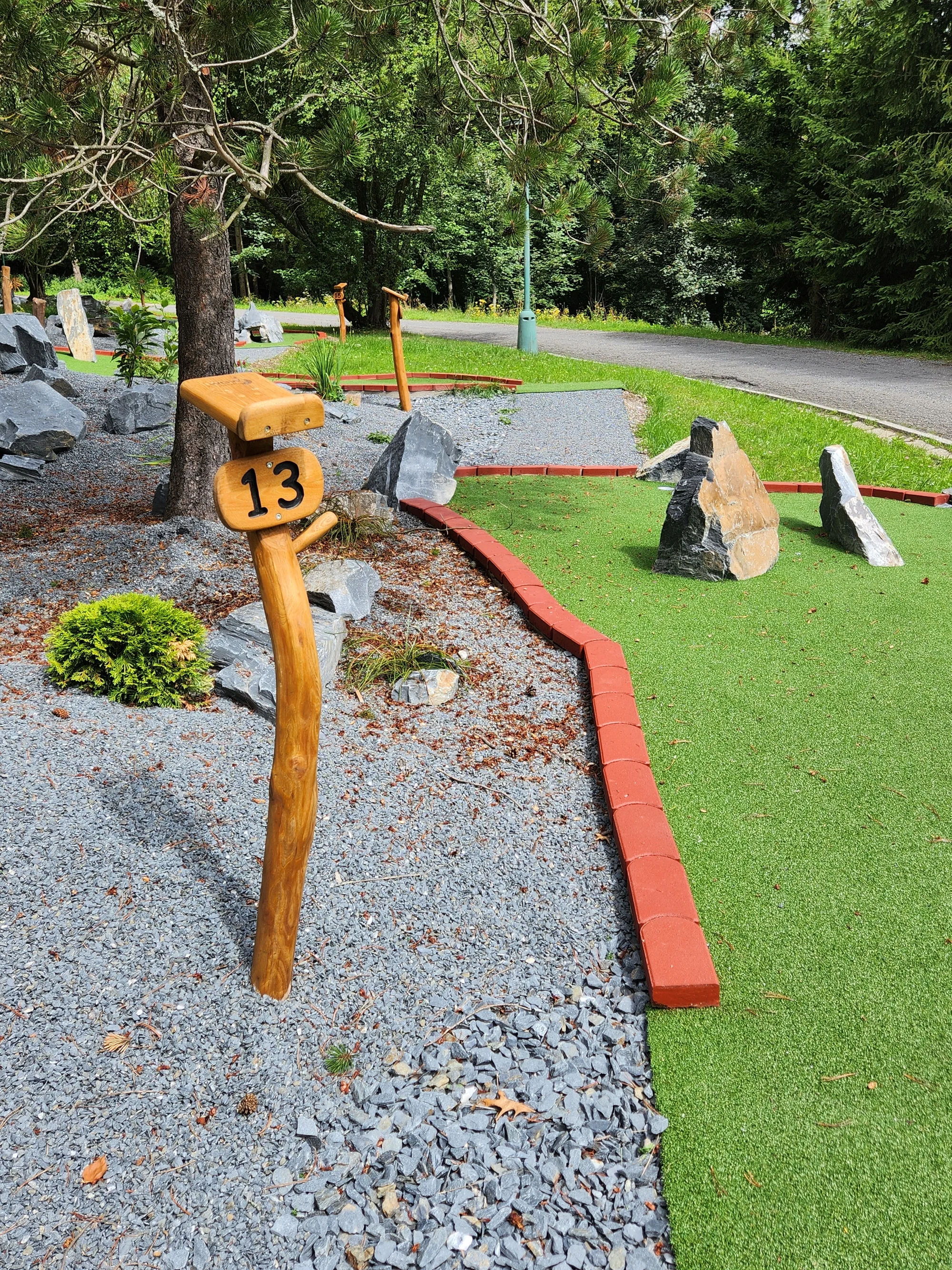 Vstup na 18jamkový adventure minigolf pro děti, dospělé i celou rodinu