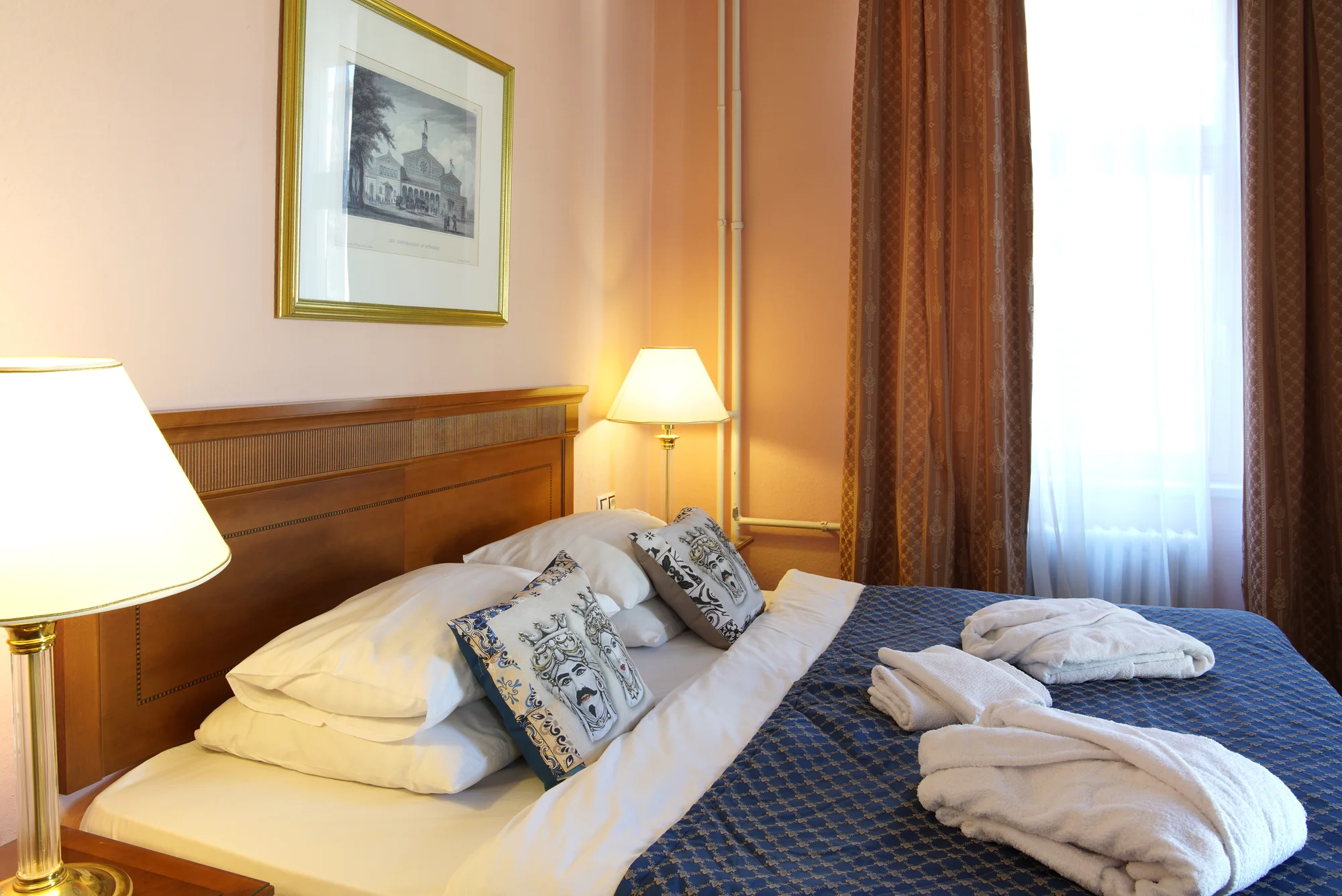 Odpočinek v Karlových Varech: lázeňský hotel s polopenzí, procedurami a saunou
