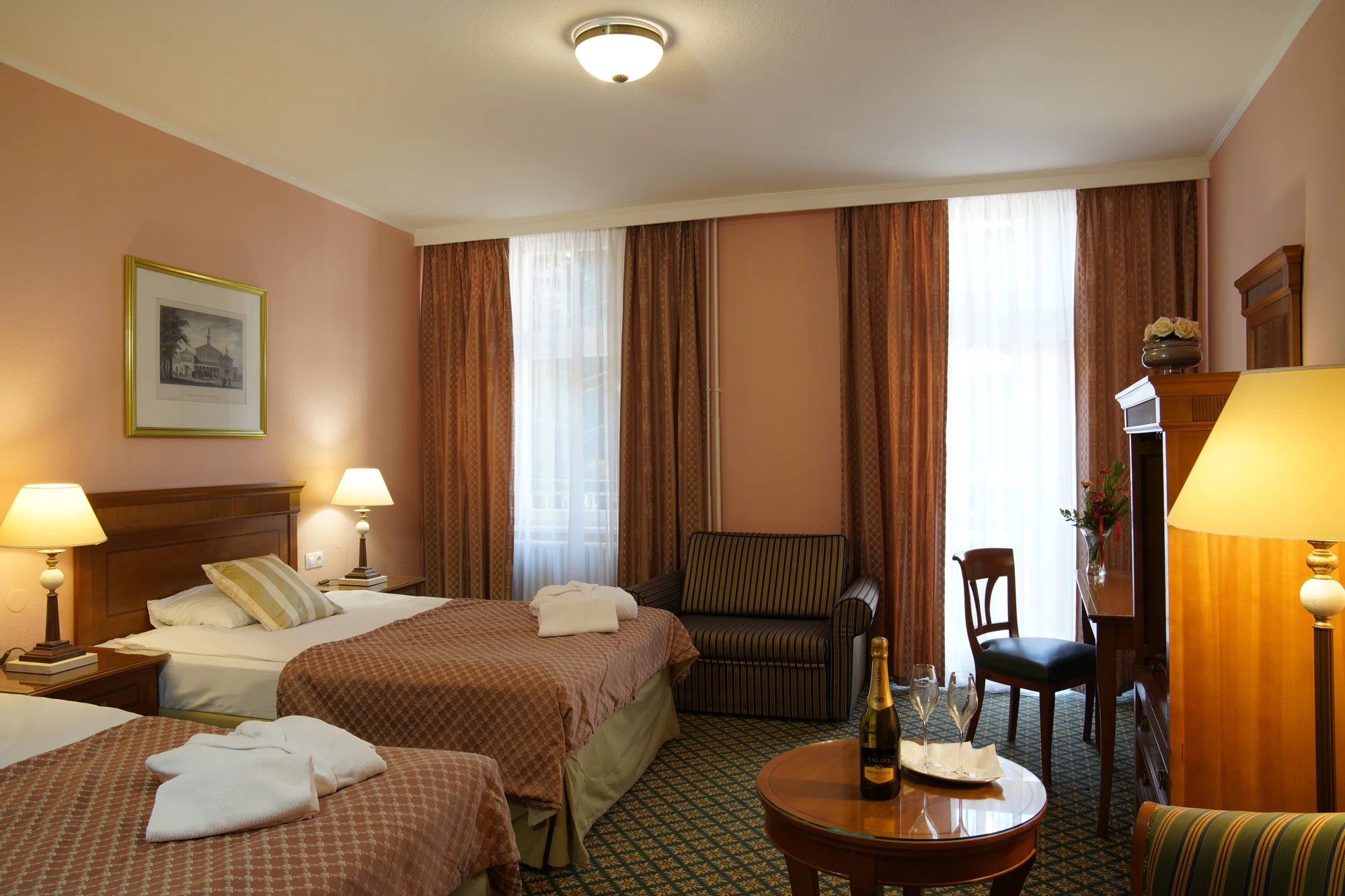 Odpočinek v Karlových Varech: lázeňský hotel s polopenzí, procedurami a saunou