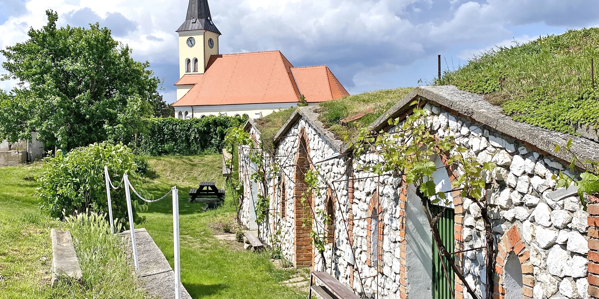 Projeďte únikovku na kole i v autě: geolokační hra na Šumavě, Moravě i v Třeboni