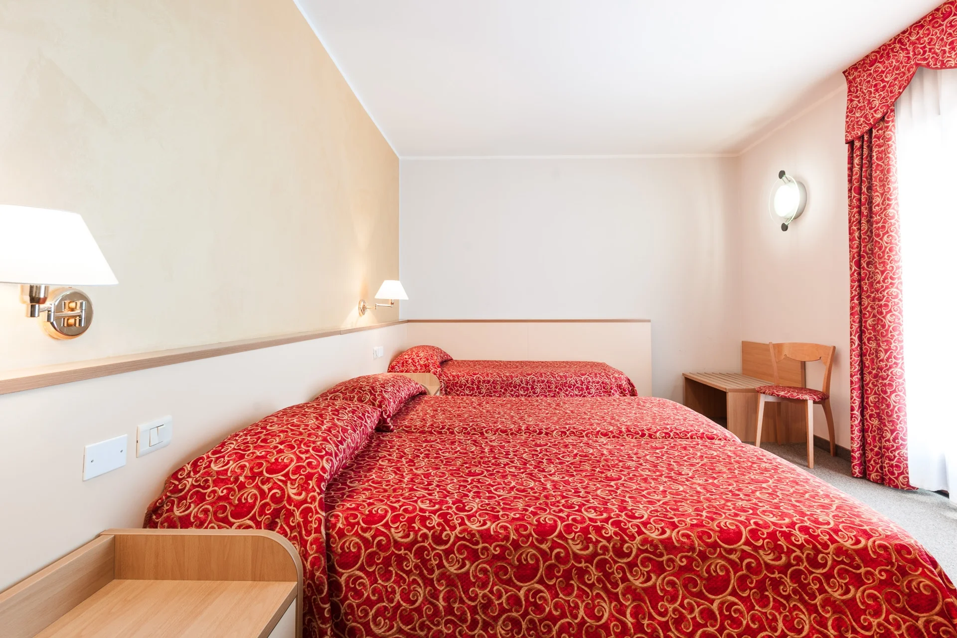 Dovolená u Lago di Garda: 3* hotel u jezera se snídaní, v létě venkovní bazén