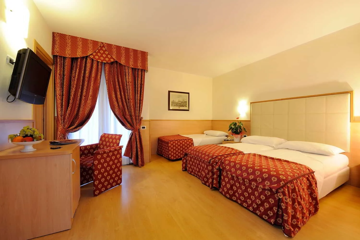 Dovolená u Lago di Garda: 3* hotel u jezera se snídaní, v létě venkovní bazén