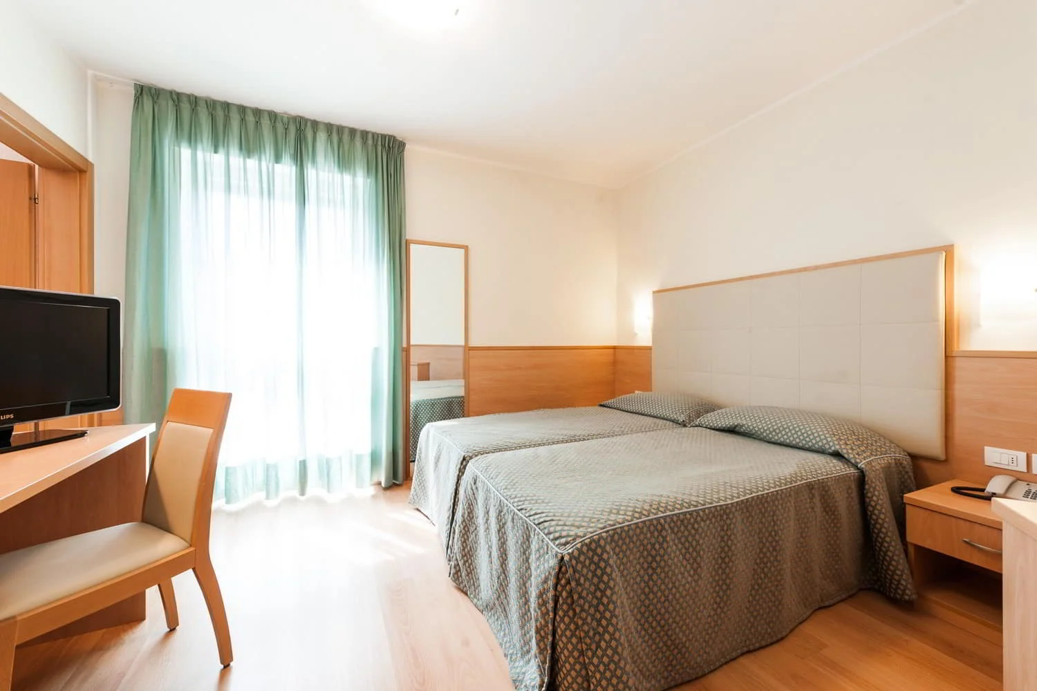 Dovolená u Lago di Garda: 3* hotel u jezera se snídaní, v létě venkovní bazén