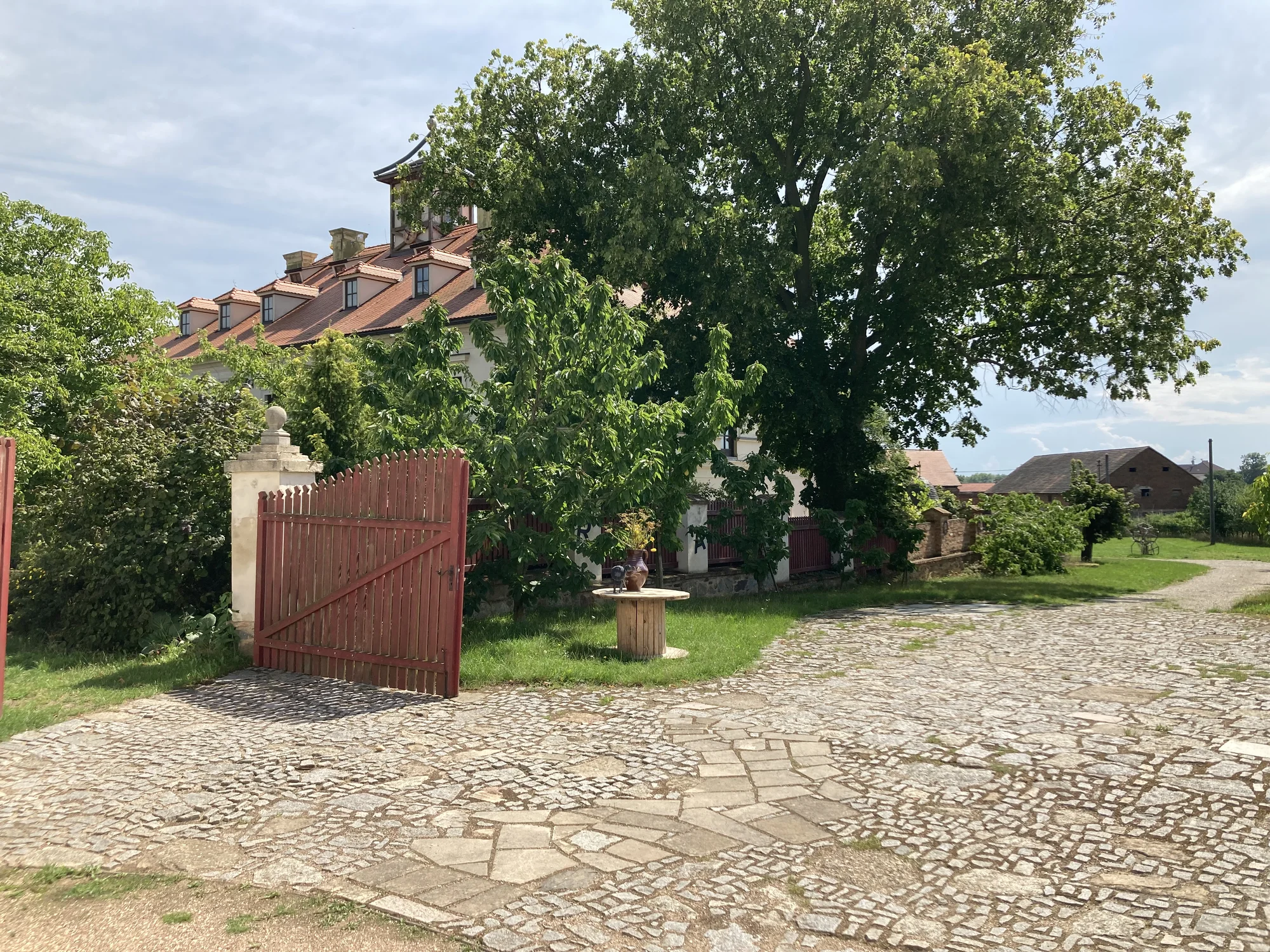Exkurze do pražírny kávy na Rochlovském zámku s výkladem a ochutnávkou kávy