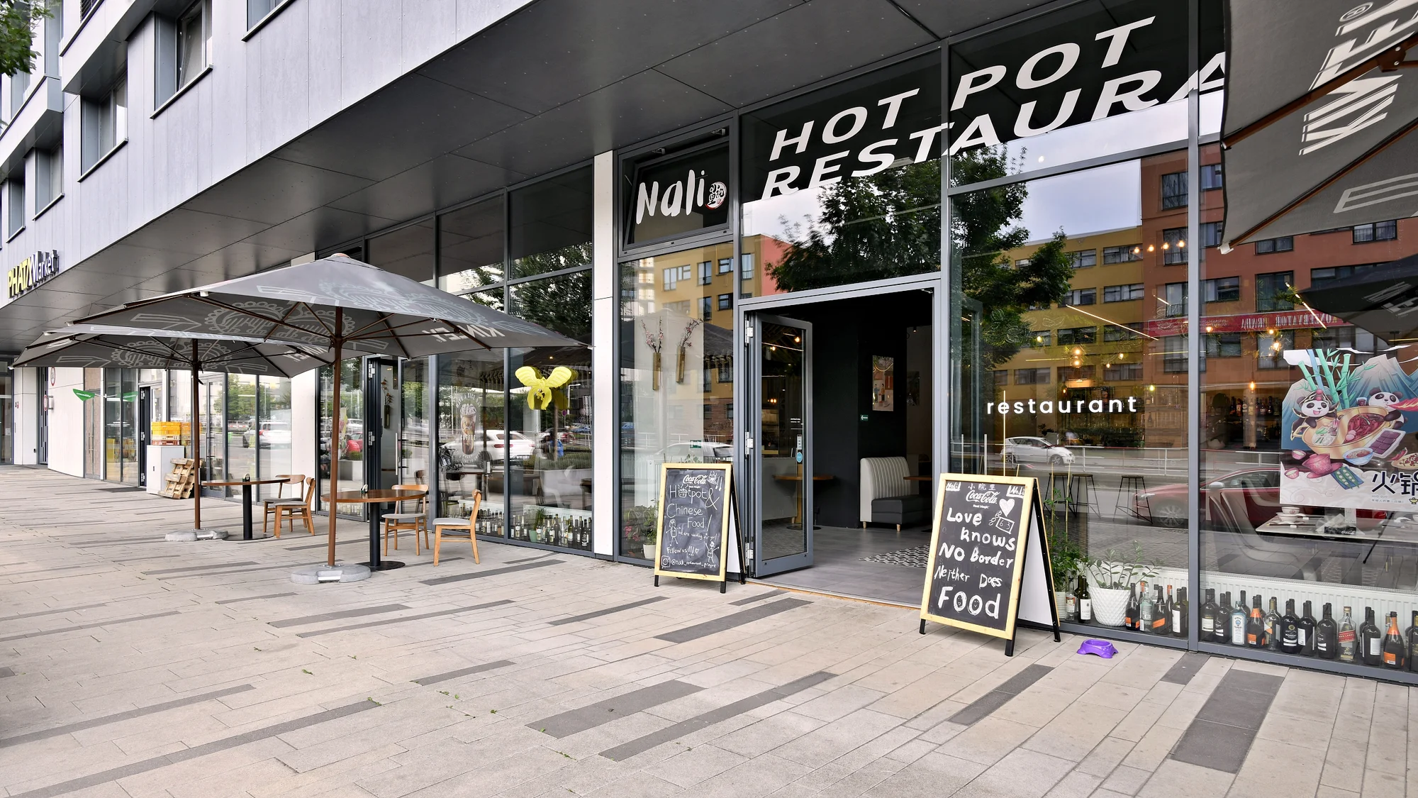 Uvařte si sami: masový talíř nebo mořské plody v autentické hotpot restauraci Nali