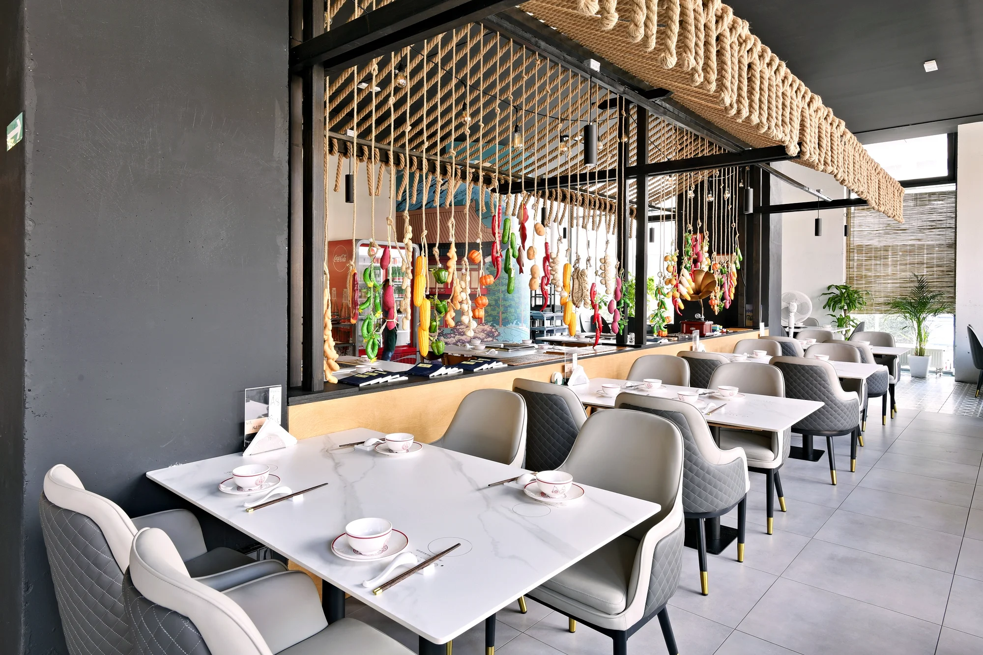 Uvařte si sami: masový talíř nebo mořské plody v autentické hotpot restauraci Nali