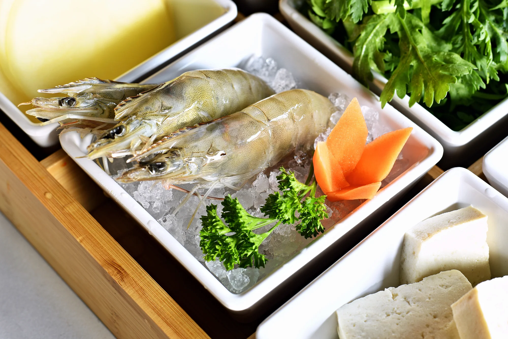 Uvařte si sami: masový talíř nebo mořské plody v autentické hotpot restauraci Nali