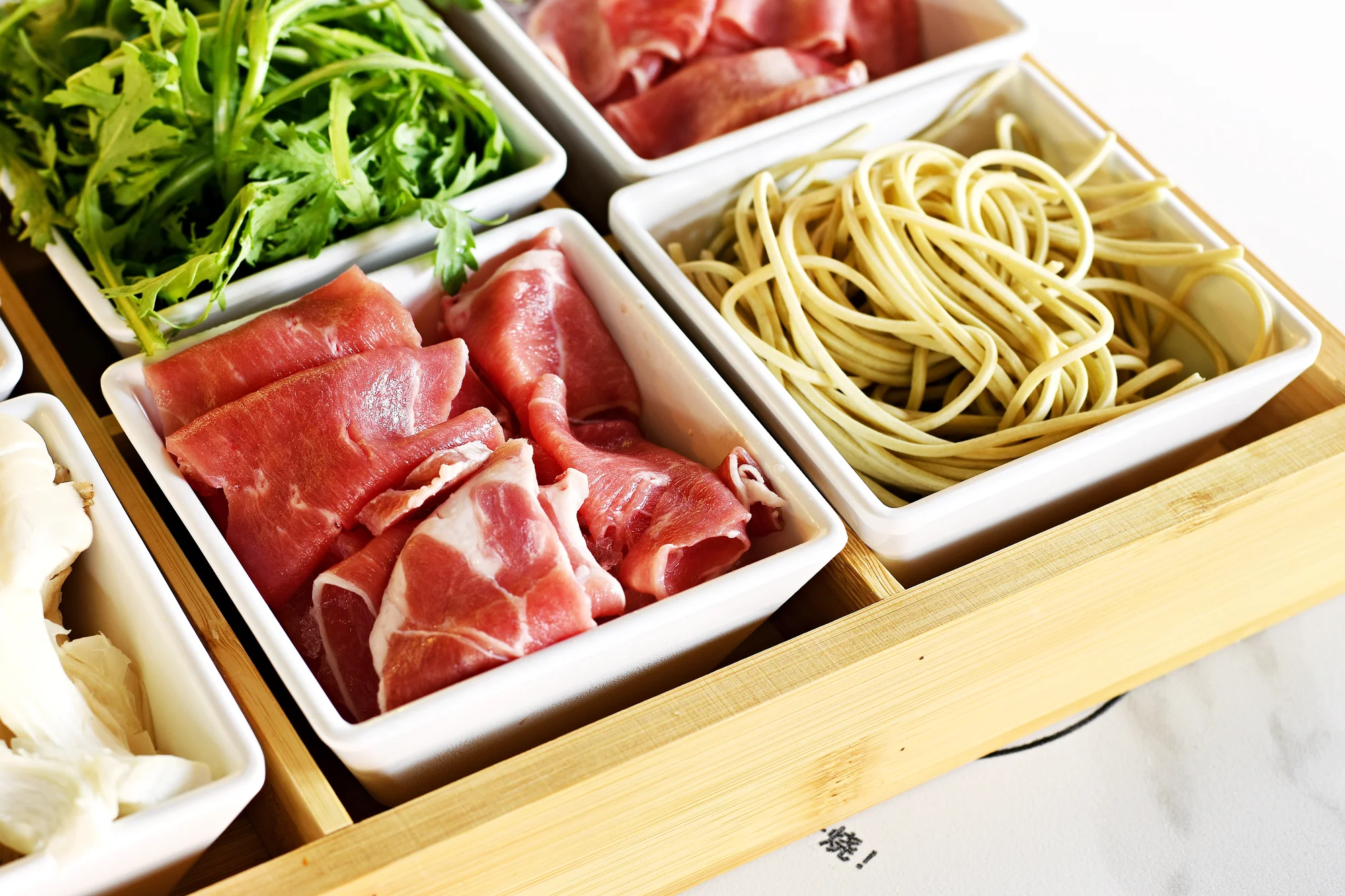 Otevřený voucher v hodnotě 2 000 Kč na cokoliv v hotpot restauraci Nali