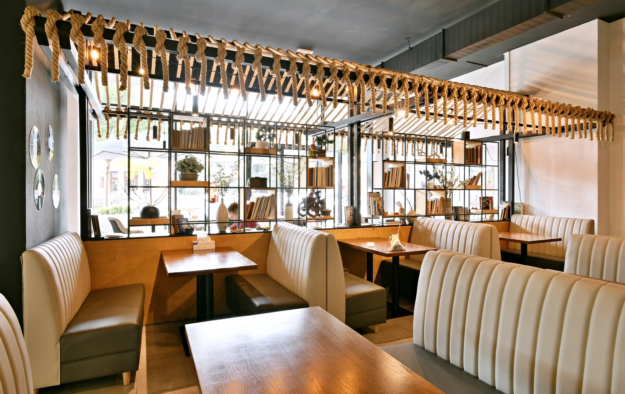 Uvařte si sami: masový talíř nebo mořské plody v autentické hotpot restauraci Nali