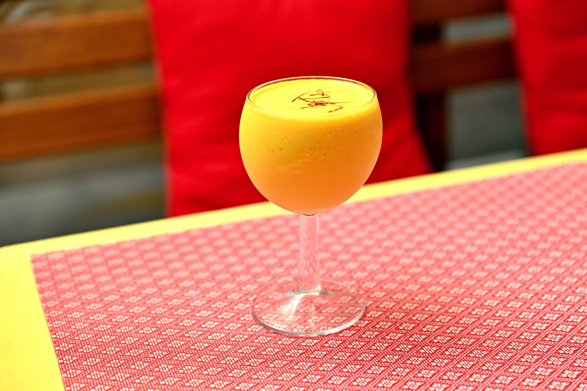 Degustační menu v Curry Tikka: kuřecí momtazi, gulab jamun i mango lassi