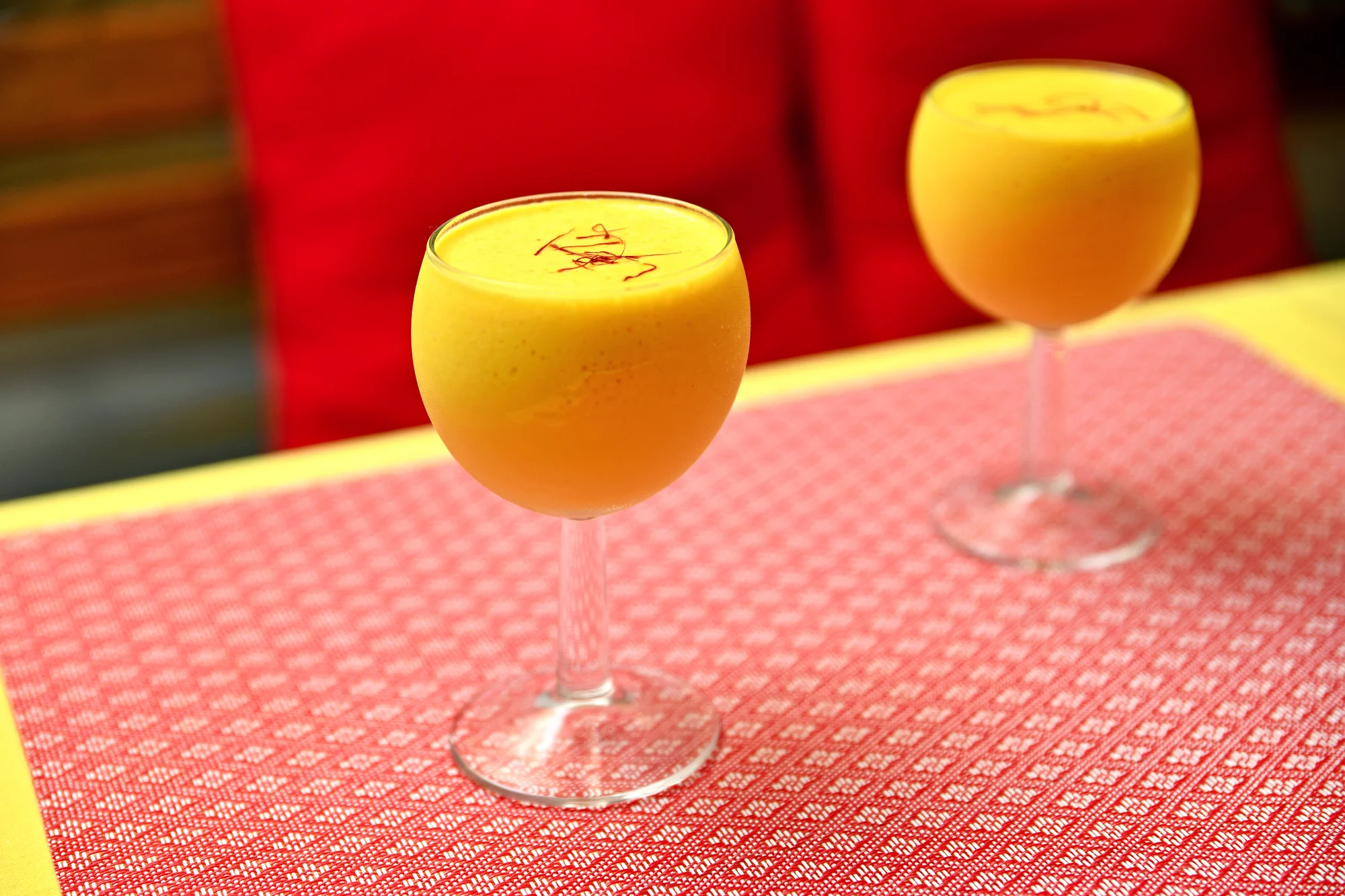 Degustační menu v Curry Tikka: kuřecí momtazi, gulab jamun i mango lassi