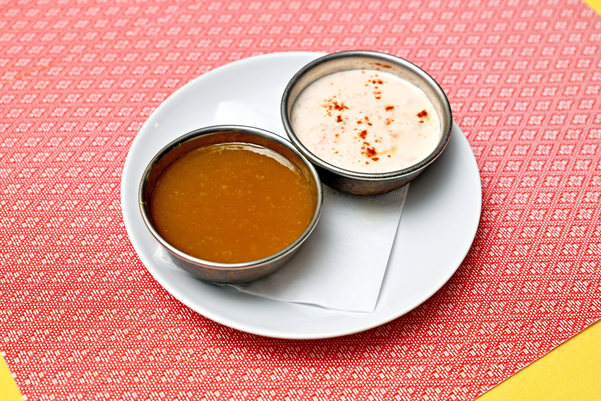 Degustační menu v Curry Tikka: kuřecí momtazi, gulab jamun i mango lassi