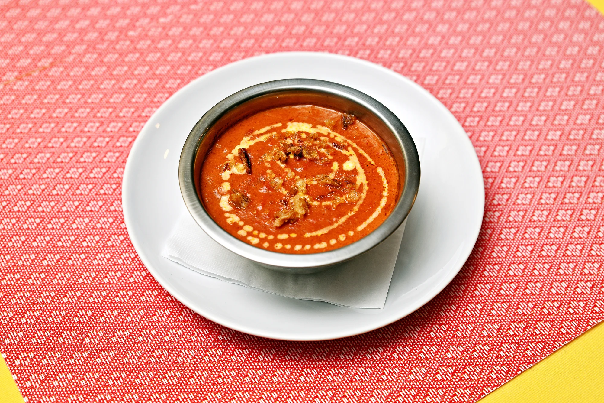 Degustační menu v Curry Tikka: kuřecí momtazi, gulab jamun i mango lassi