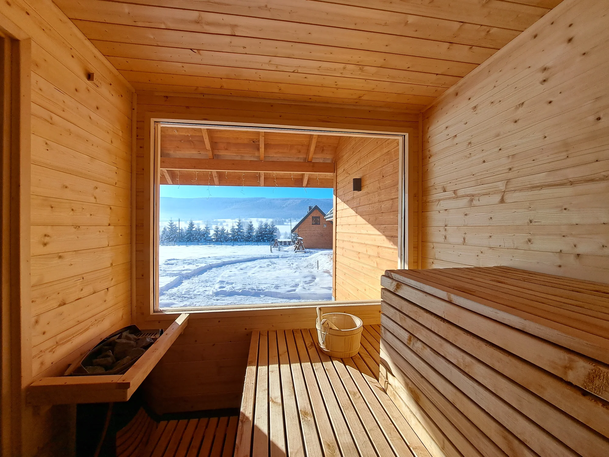Luxusní chata v Kladské kotlině až pro 8 osob: kuchyňka, gril i sauna