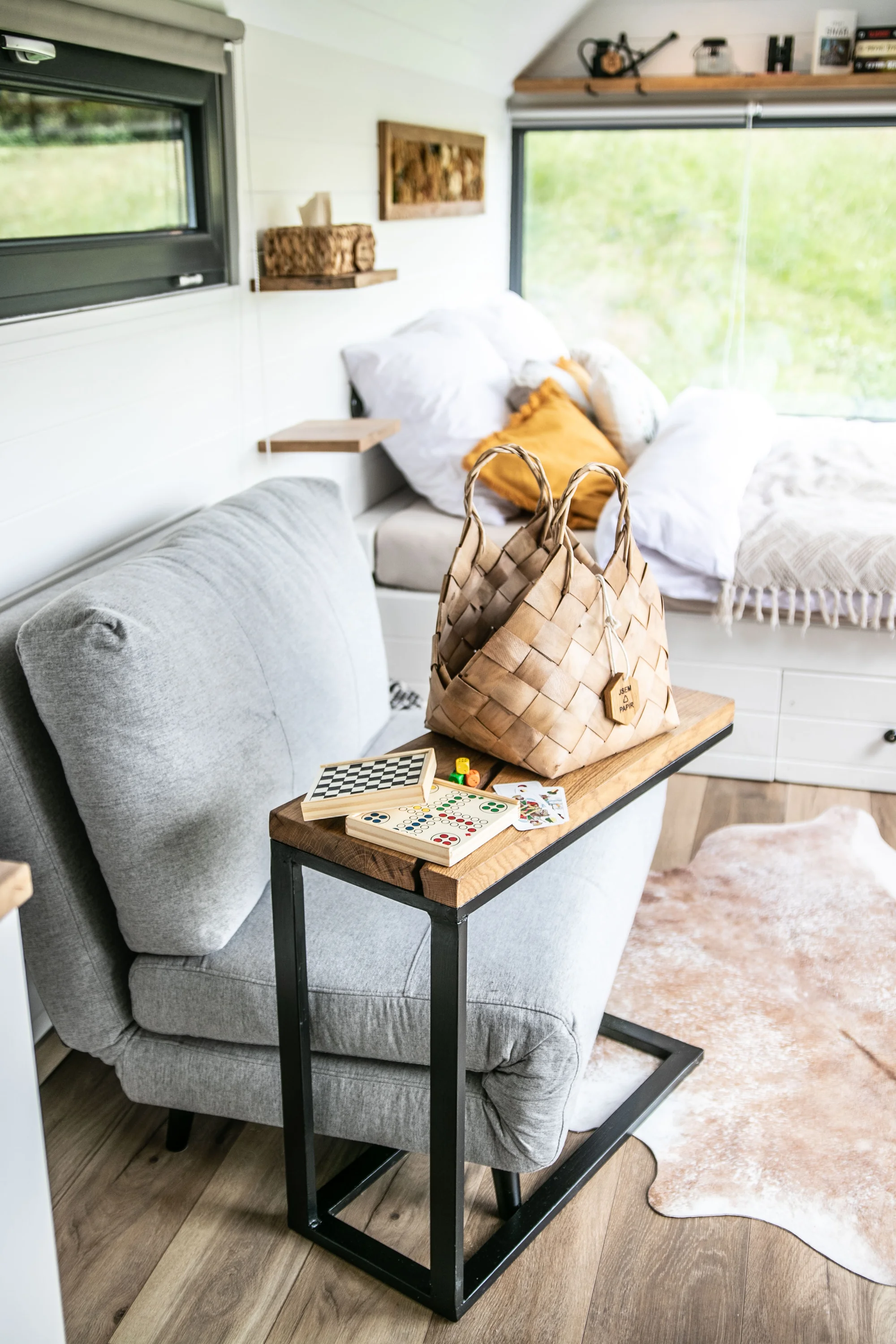 Nádherný tiny house v Jizerkách: koupelna, vybavená kuchyně, snídaňová bedýnka, terasa a klid