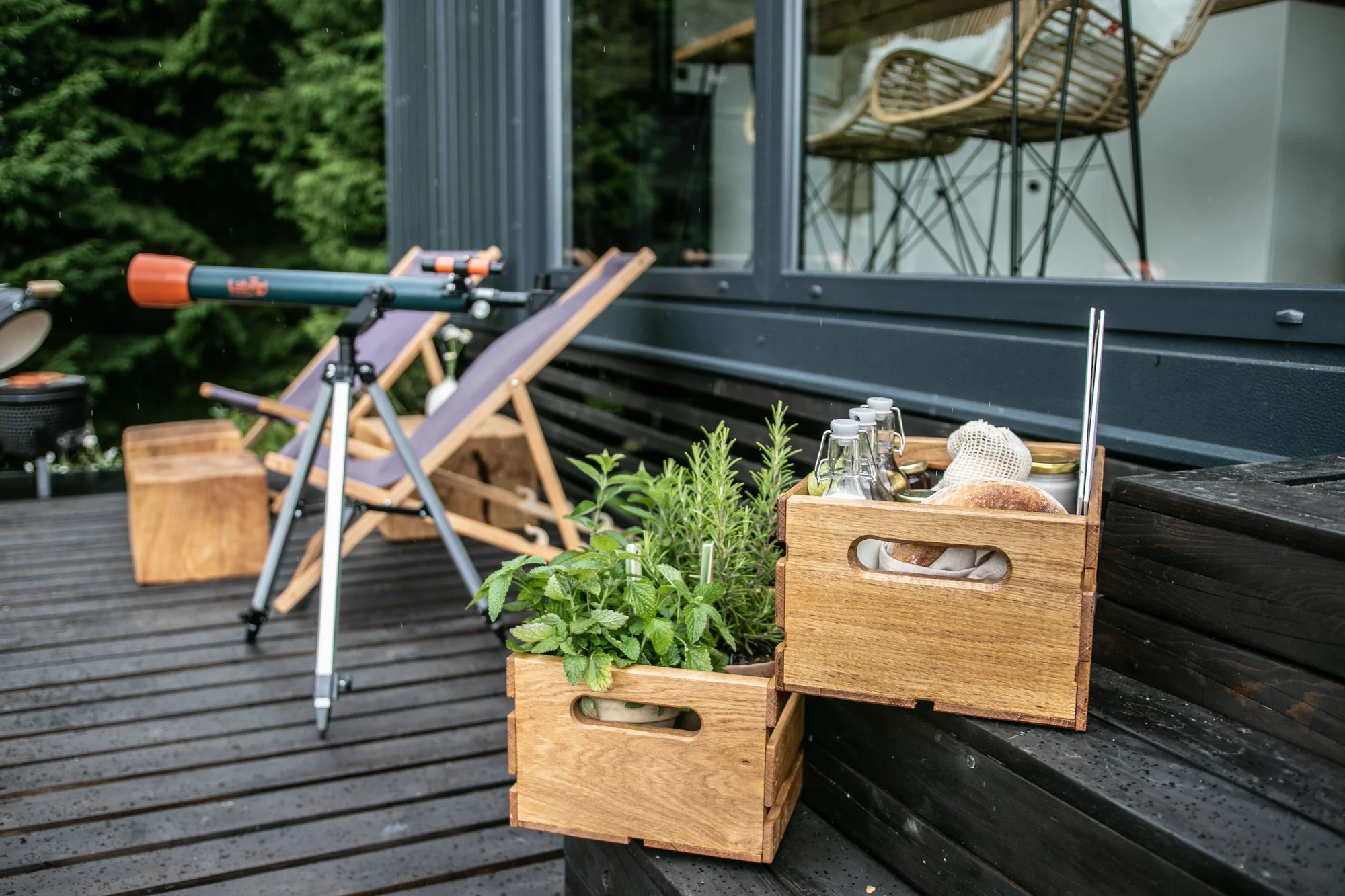 Nádherný tiny house v Jizerkách: koupelna, vybavená kuchyně, snídaňová bedýnka, terasa a klid