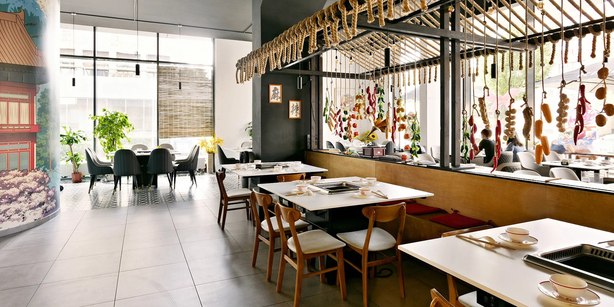 Uvařte si sami: masový talíř nebo mořské plody v autentické hotpot restauraci Nali