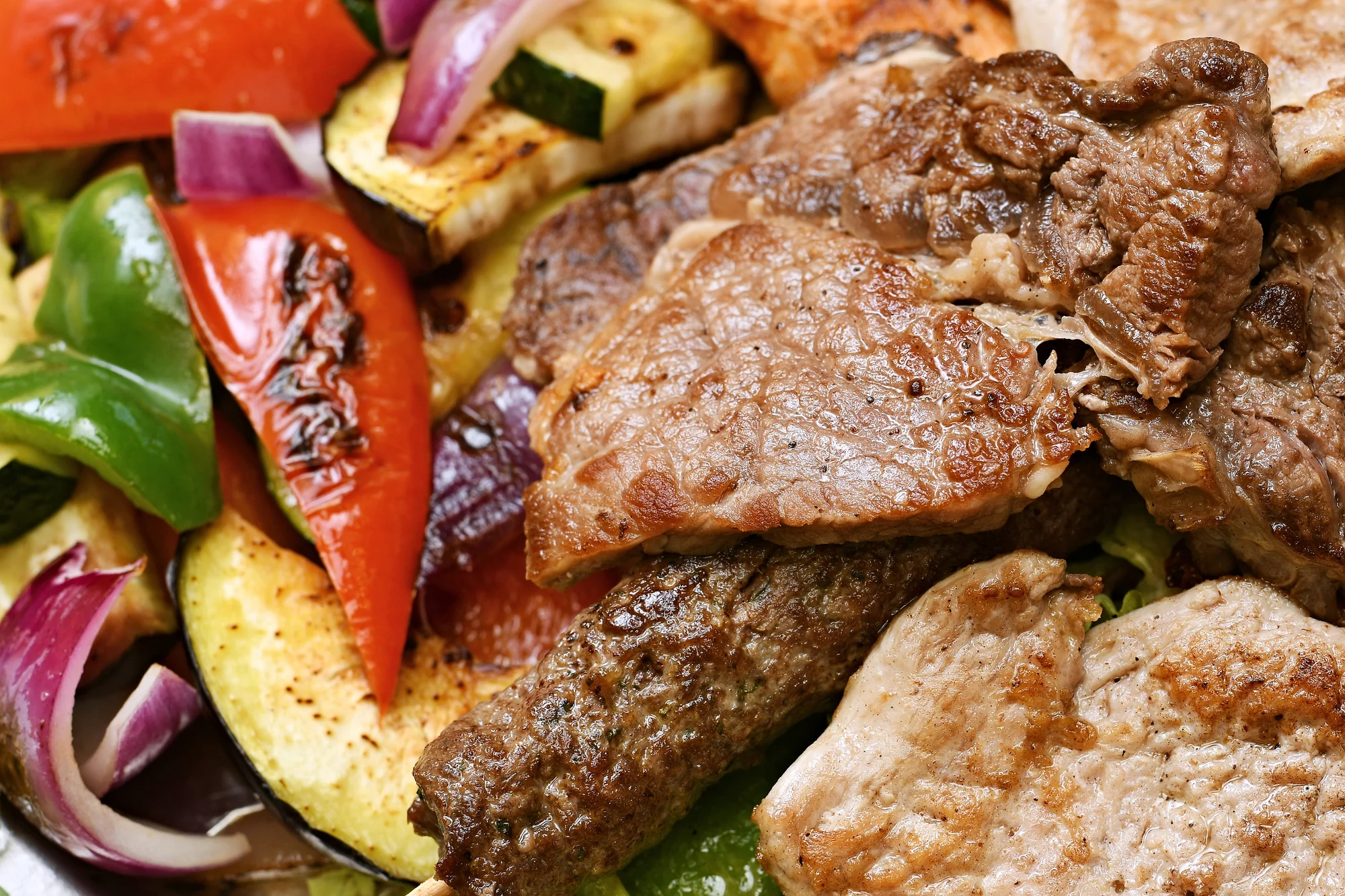 Mix grill: 500 nebo 1000 g hovězího, vepřového, kuřecího a jehněčího